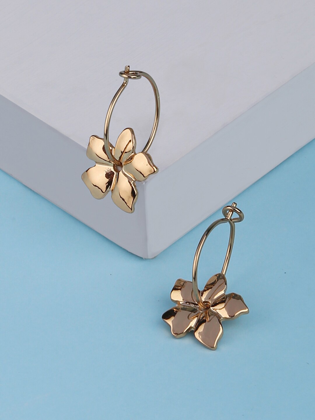 

Lilly & sparkle Gold-Toned Circular Hoop Earrings