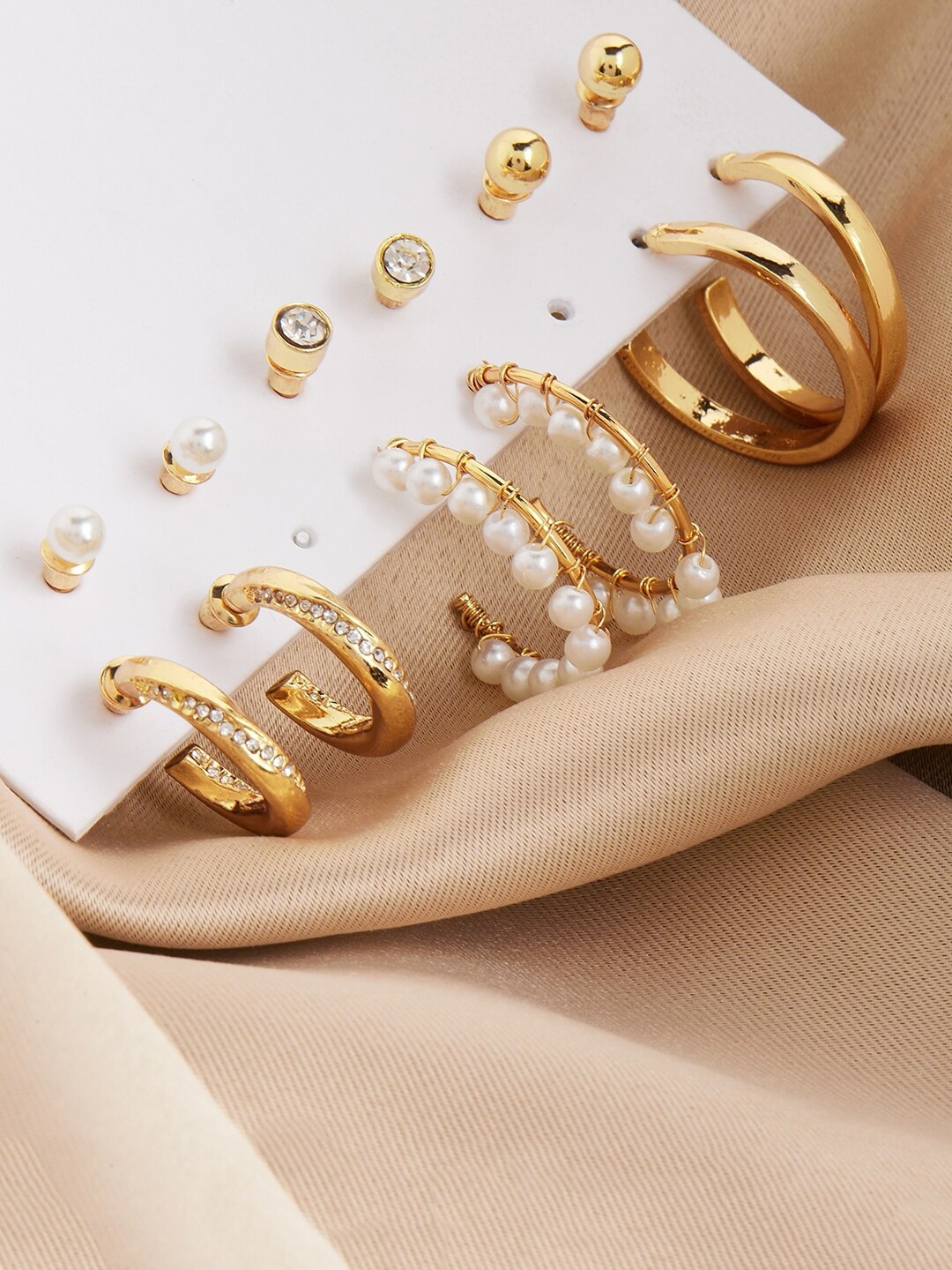 

Lilly & sparkle Gold-Toned Circular Studs Earrings