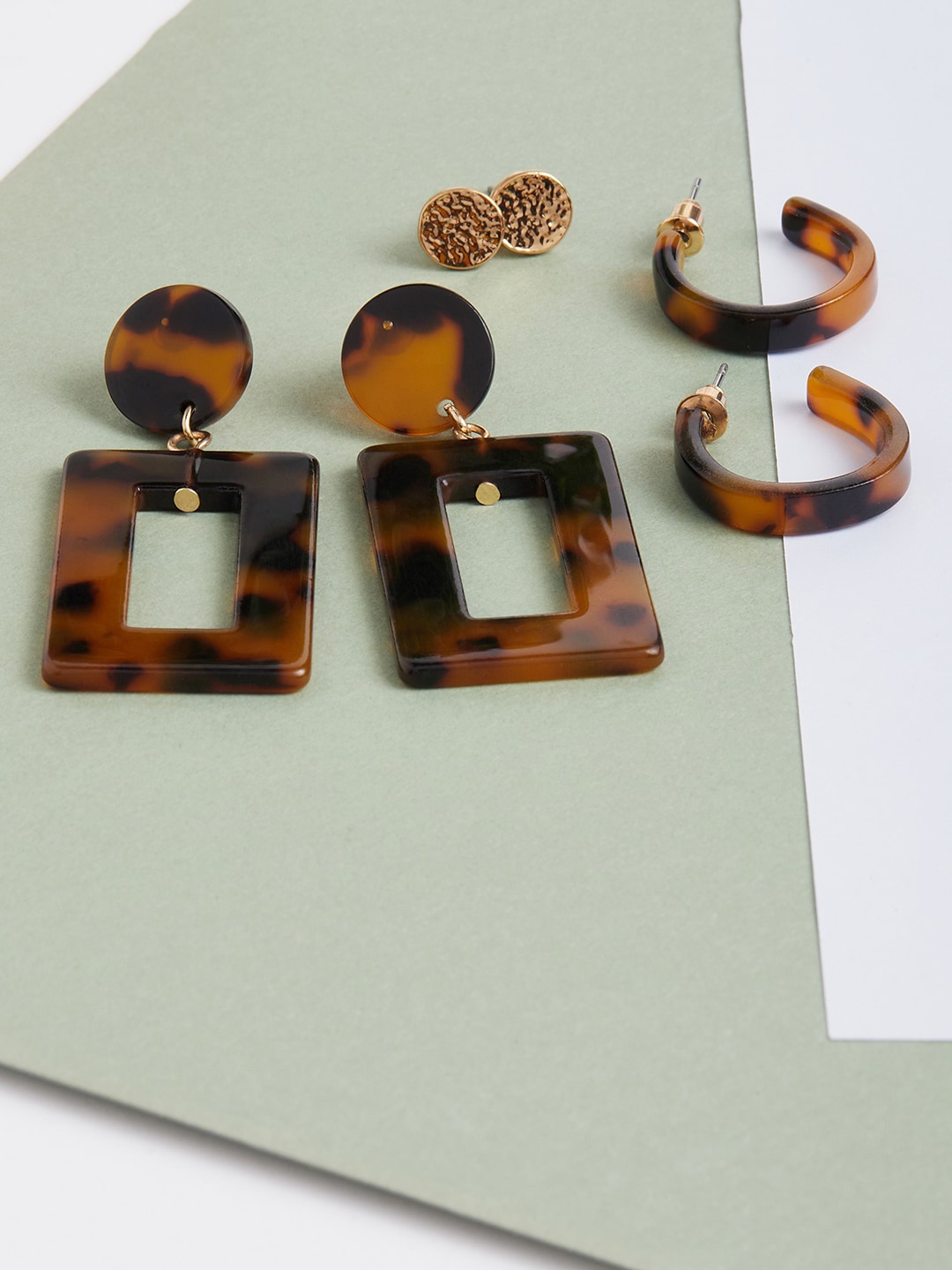 

Lilly & sparkle Brown Geometric Studs Earrings