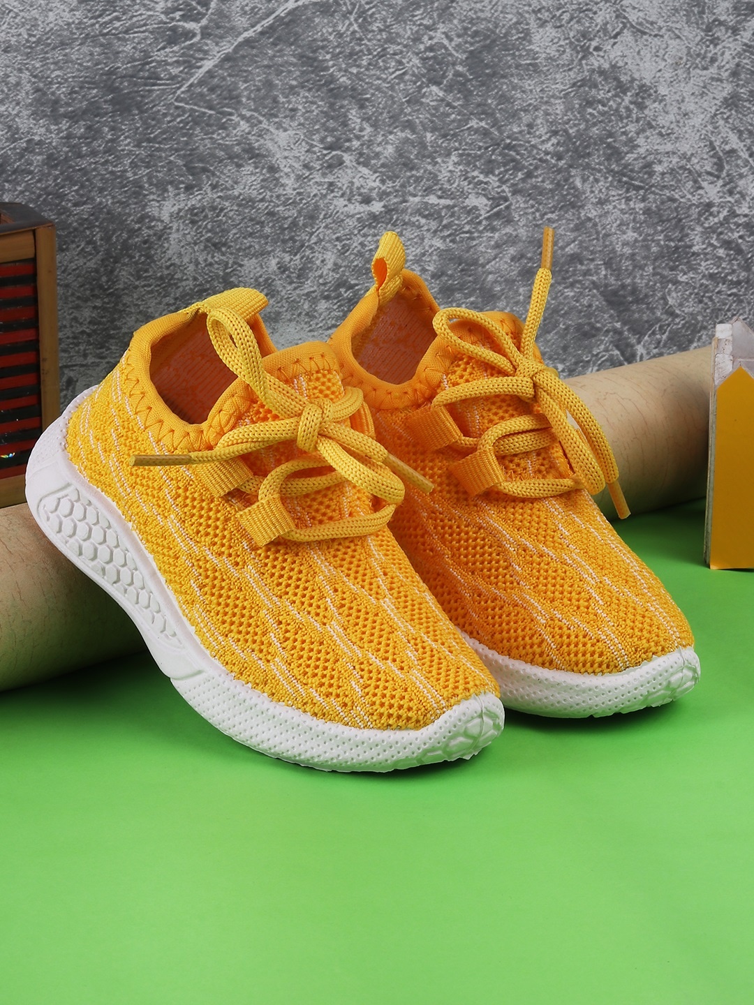 

Jazzy Juniors Boys Yellow Textured Sneakers