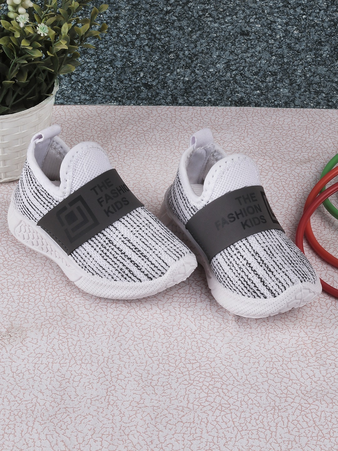 

Jazzy Juniors Boys White Printed Sneakers