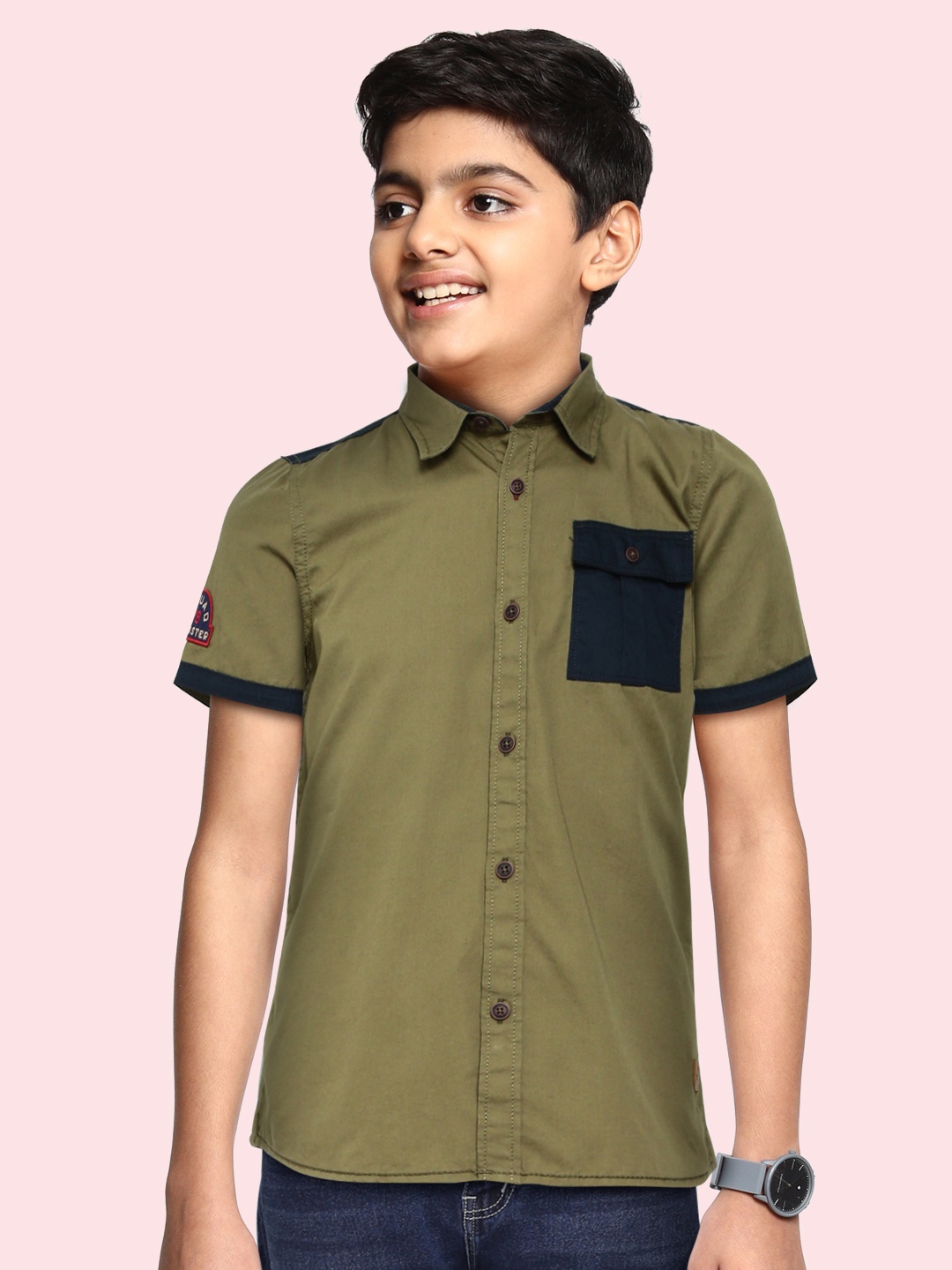 

UTH by Roadster Boys Green & Navy Blue Colourblocked Pure Cotton Casual Shirt
