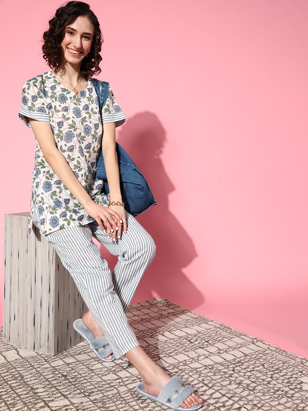 

MBeautiful Women White & Blue Floral Print Organic Cotton Pyjamas Set