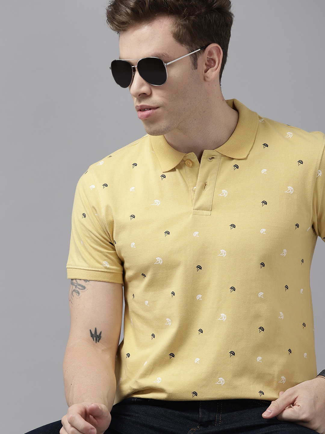 

Roadster Men Yellow & Black Printed Polo Collar Pure Cotton T-shirt