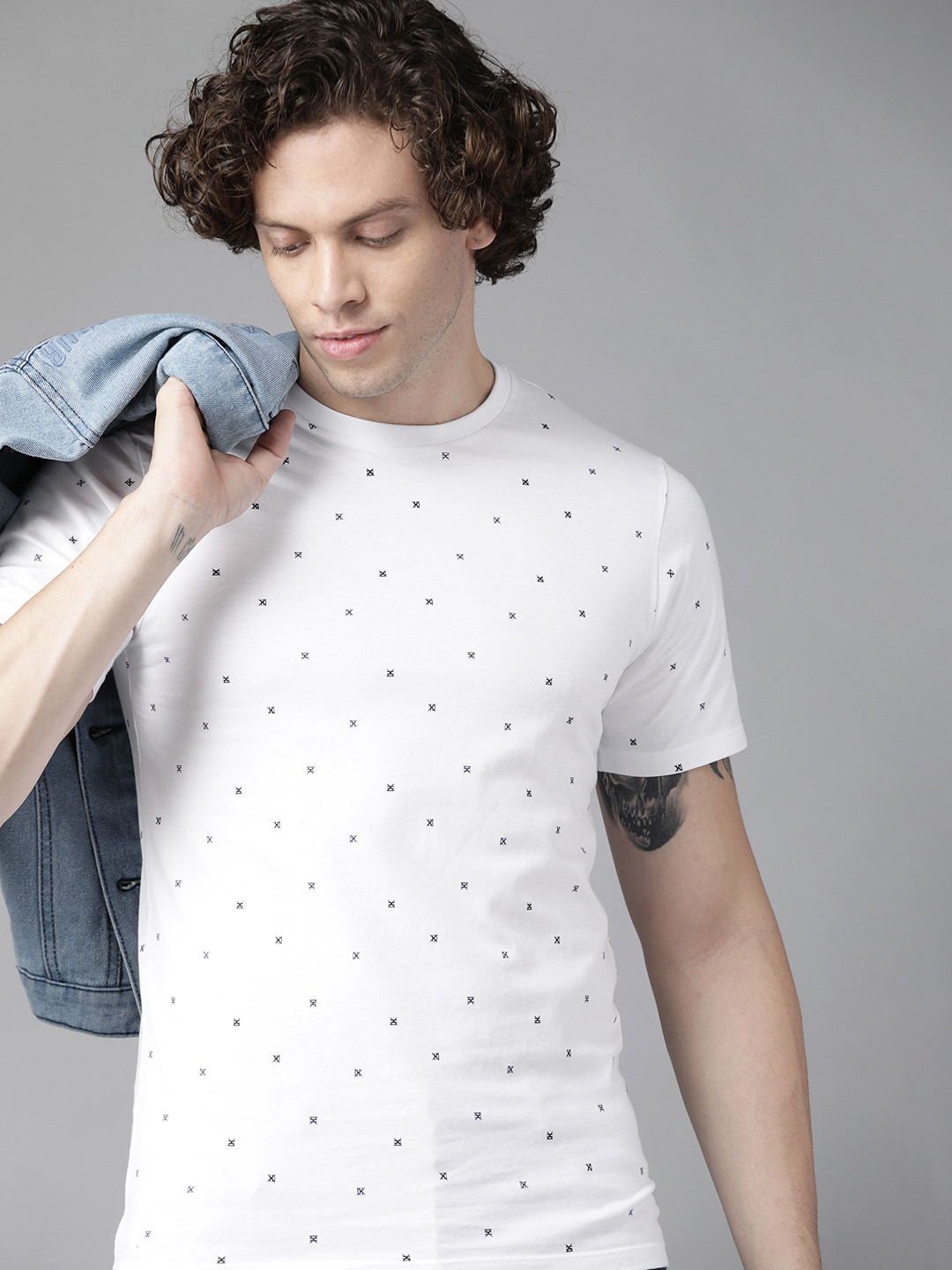 

Roadster Men White & Navy Blue Printed Pure Cotton T-shirt