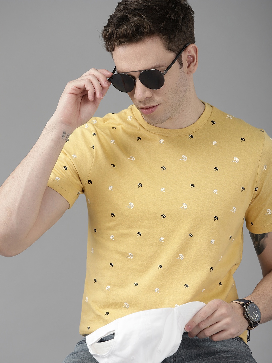 

Roadster Men Mustard Yellow & White Pure Cotton Conversational Printed T-shirt