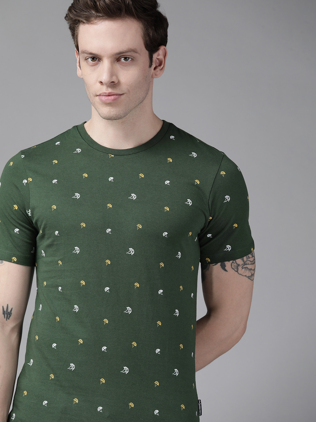 

Roadster Men Olive Green & Yellow Conversational Print Pure Cotton T-shirt