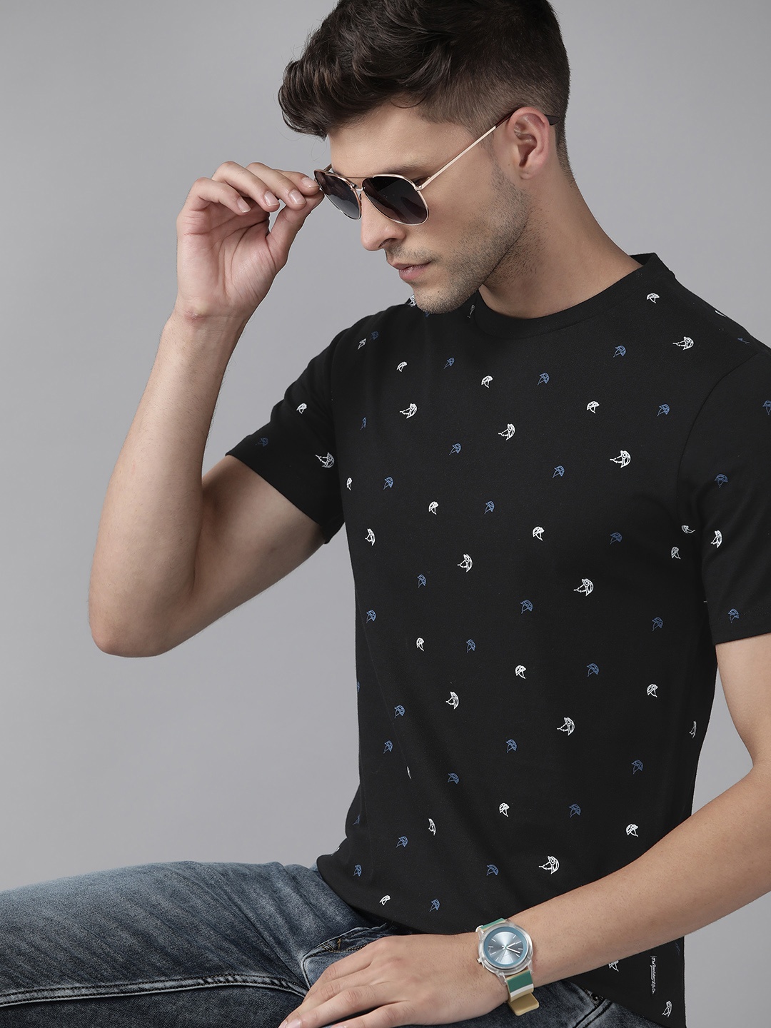 

Roadster Men Black & White Printed Pure Cotton T-shirt