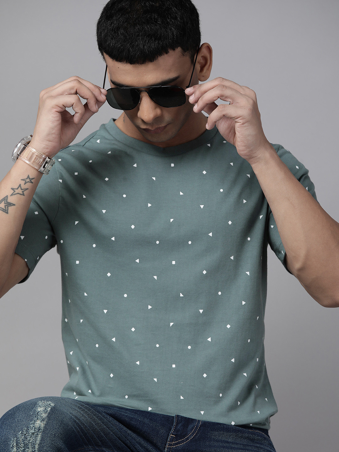 

Roadster Men Teal & White Geometric Printed Pure Cotton T-shirt