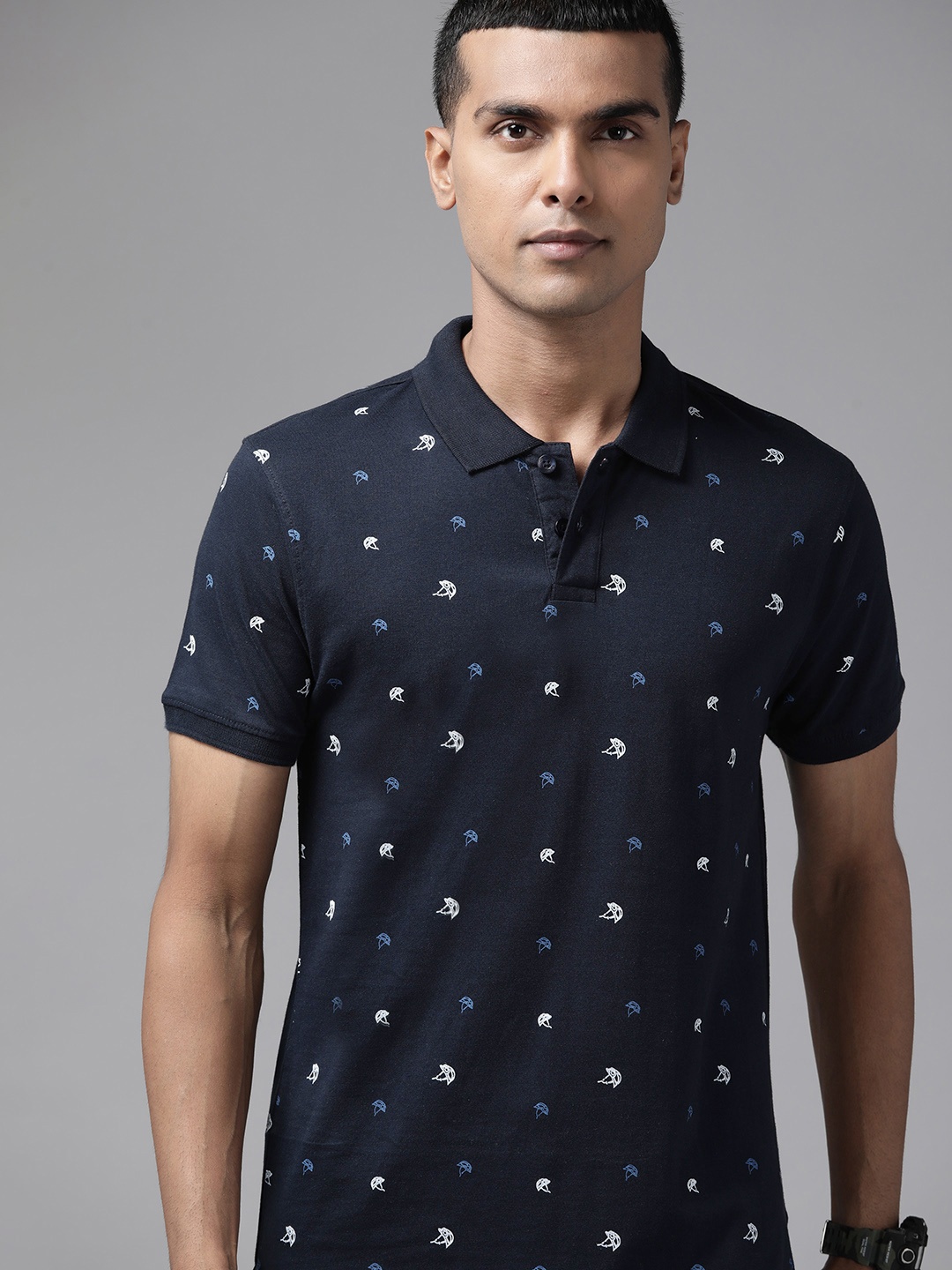 

Roadster Men Navy Blue & White Printed Pure Cotton T-shirt