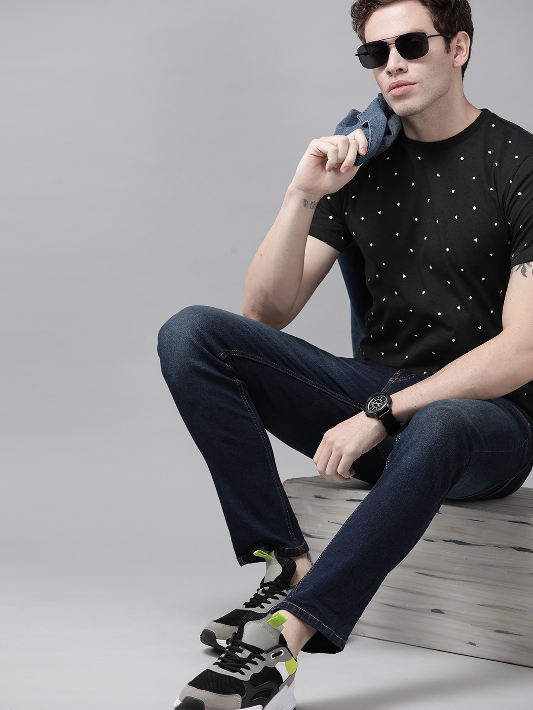 

Roadster Men Black & White Geometric Printed Pure Cotton T-shirt