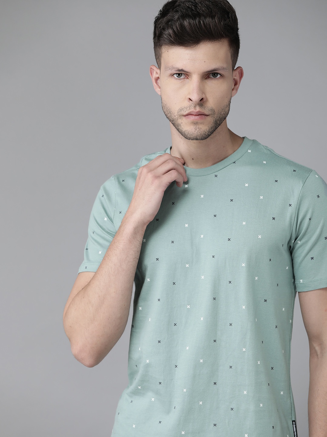 

Roadster Men Sage Green & White Geometric Printed Pure Cotton T-shirt