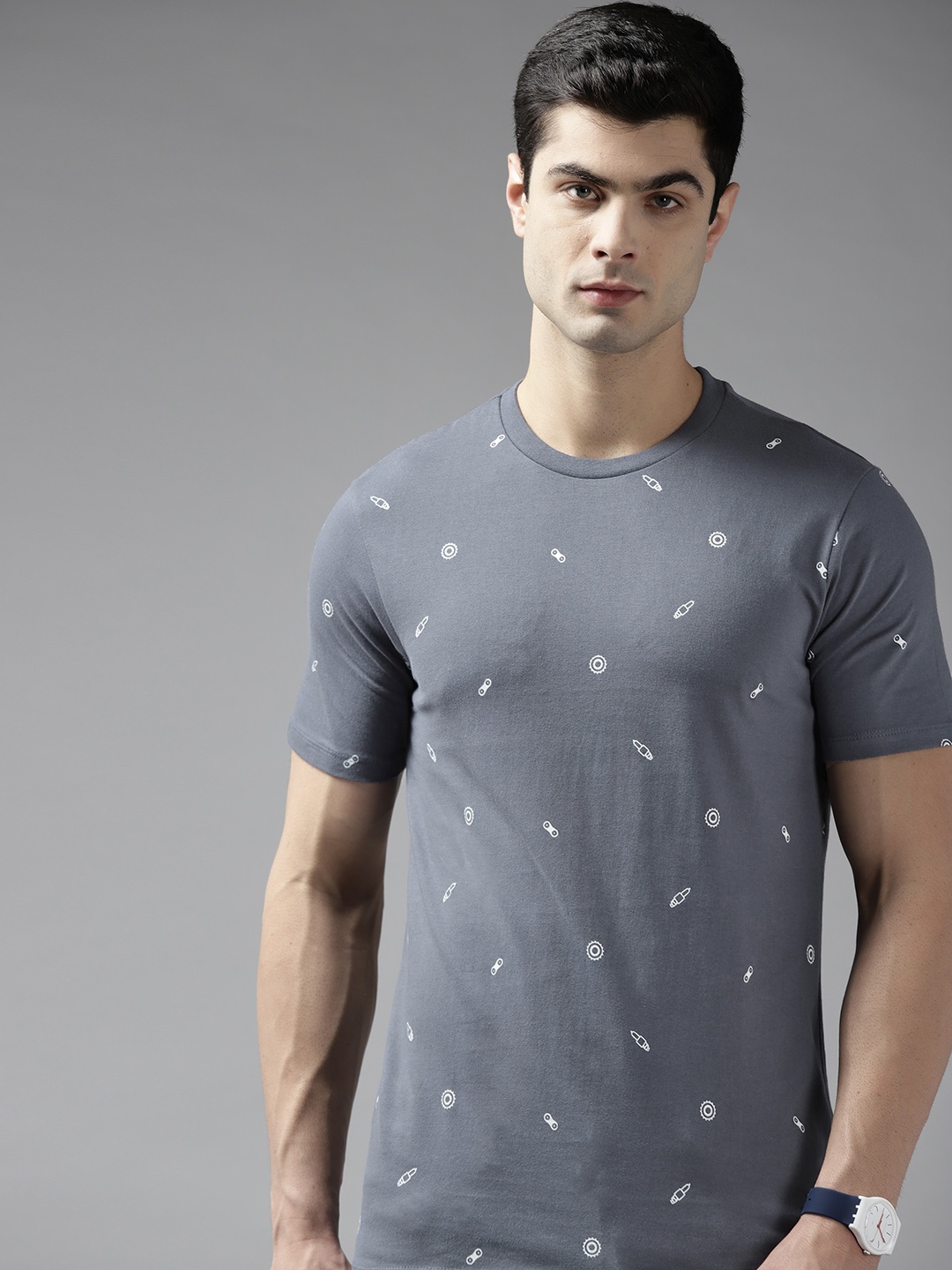 

Roadster Men Charcoal & White Printed Pure Cotton T-shirt