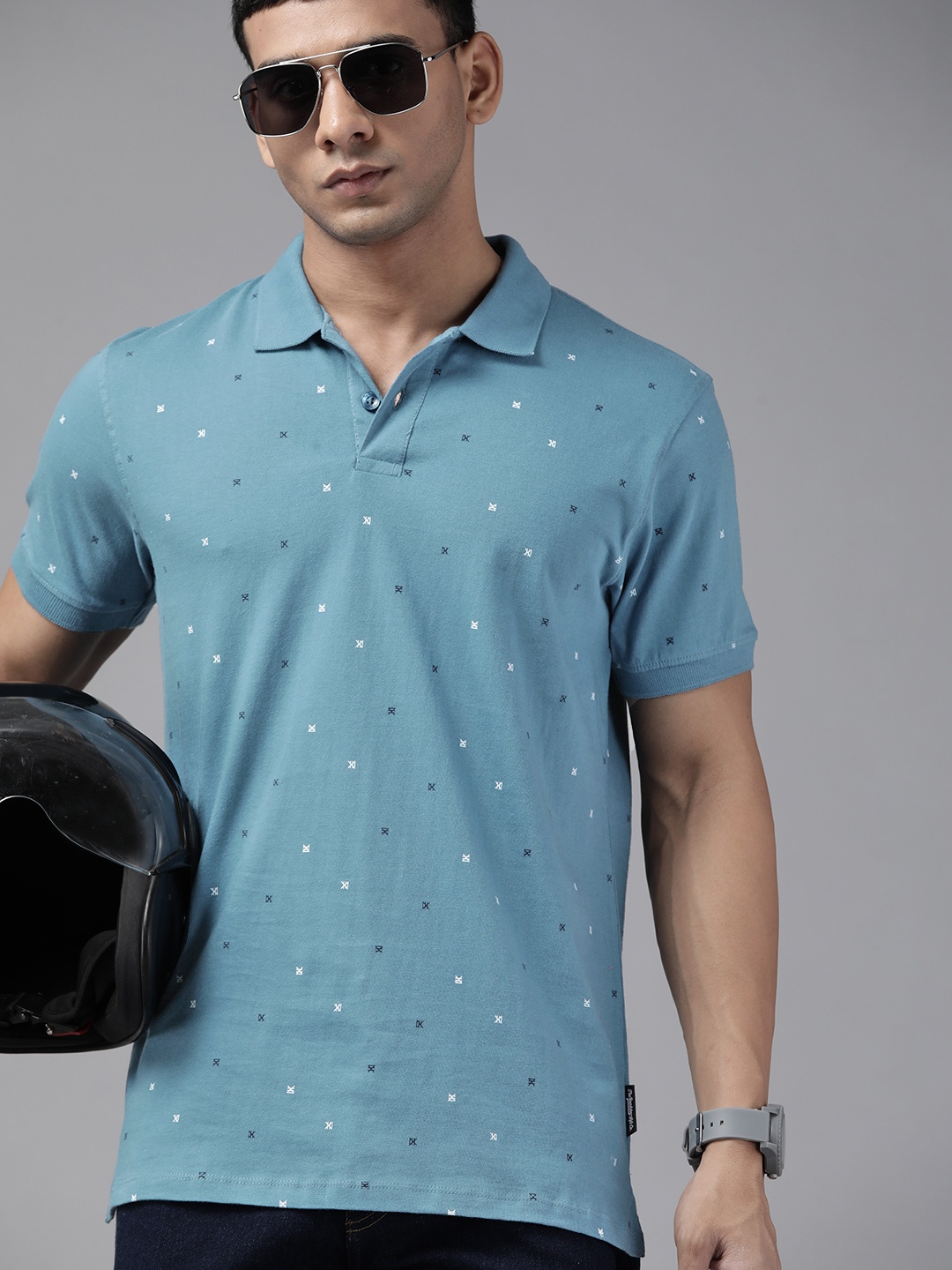 

Roadster Men Blue & White Geometric Printed Polo Collar Pure Cotton T-shirt