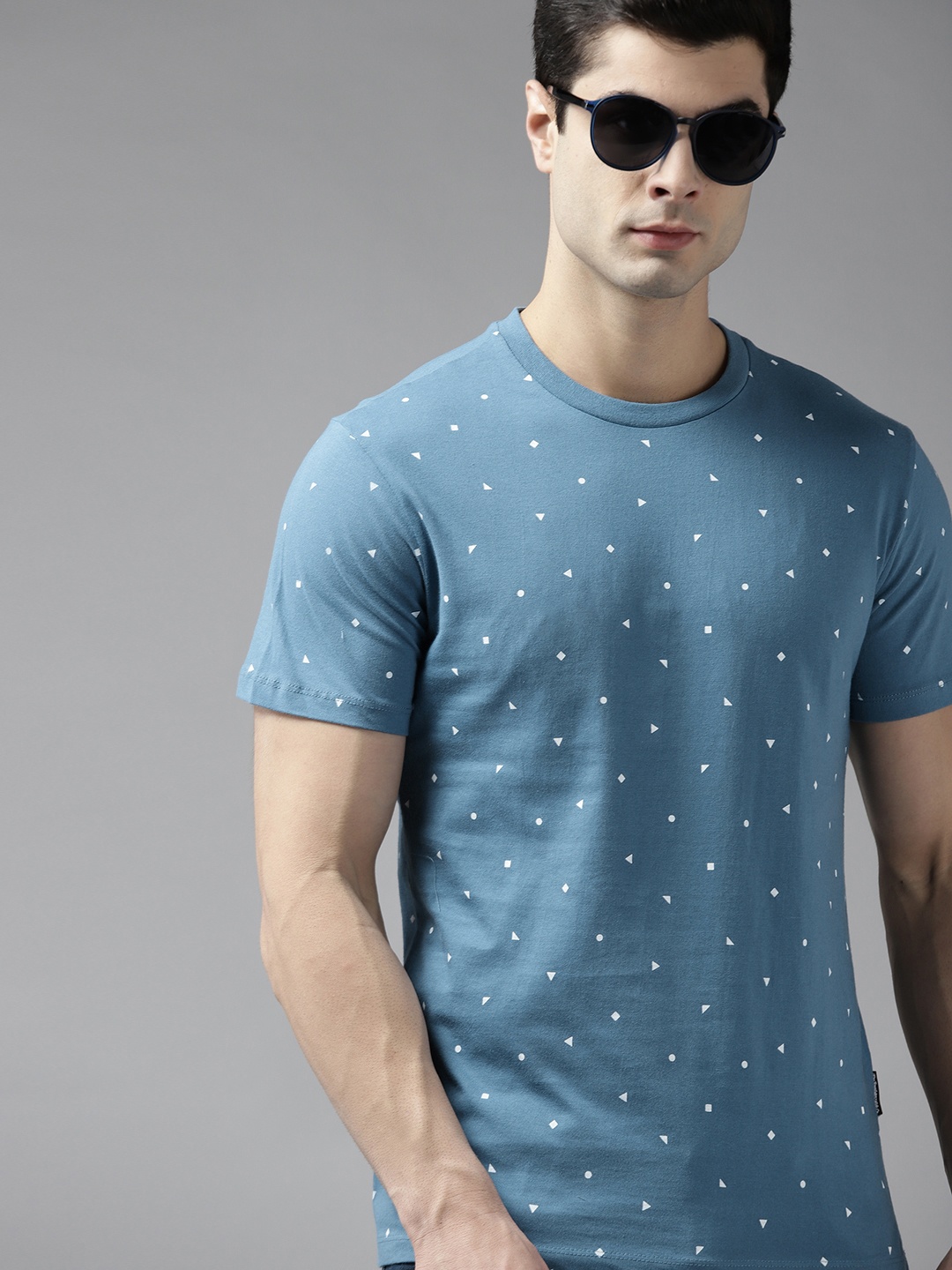 

Roadster Men Blue & White Printed Pure Cotton T-shirt