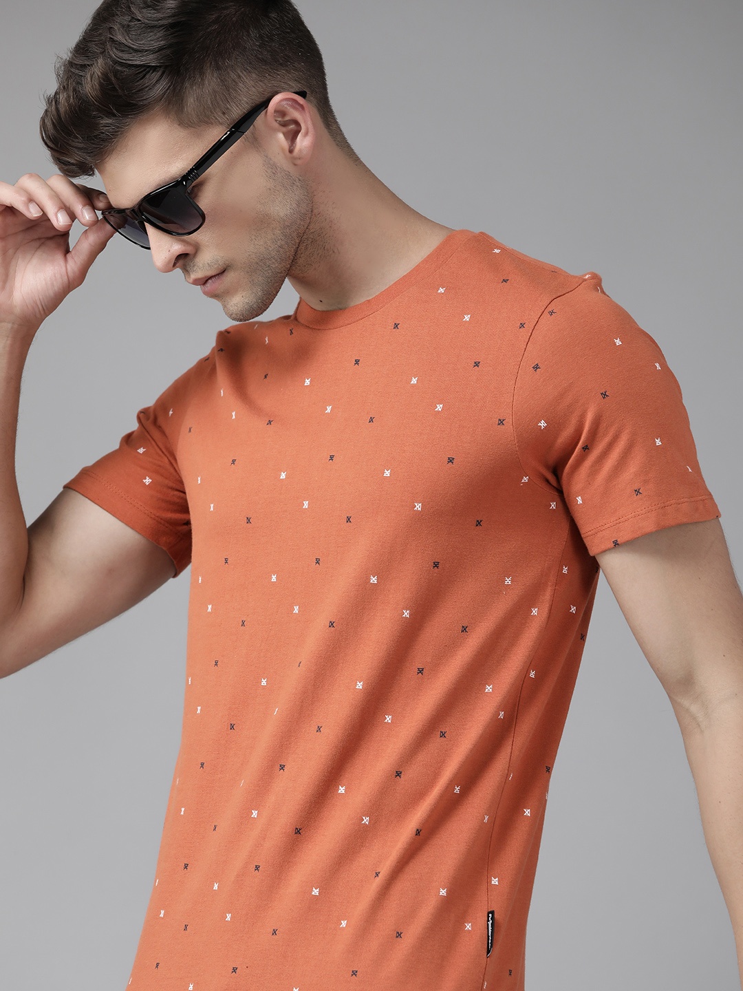 

Roadster Men Rust Orange & White Geometric Printed Pure Cotton T-shirt