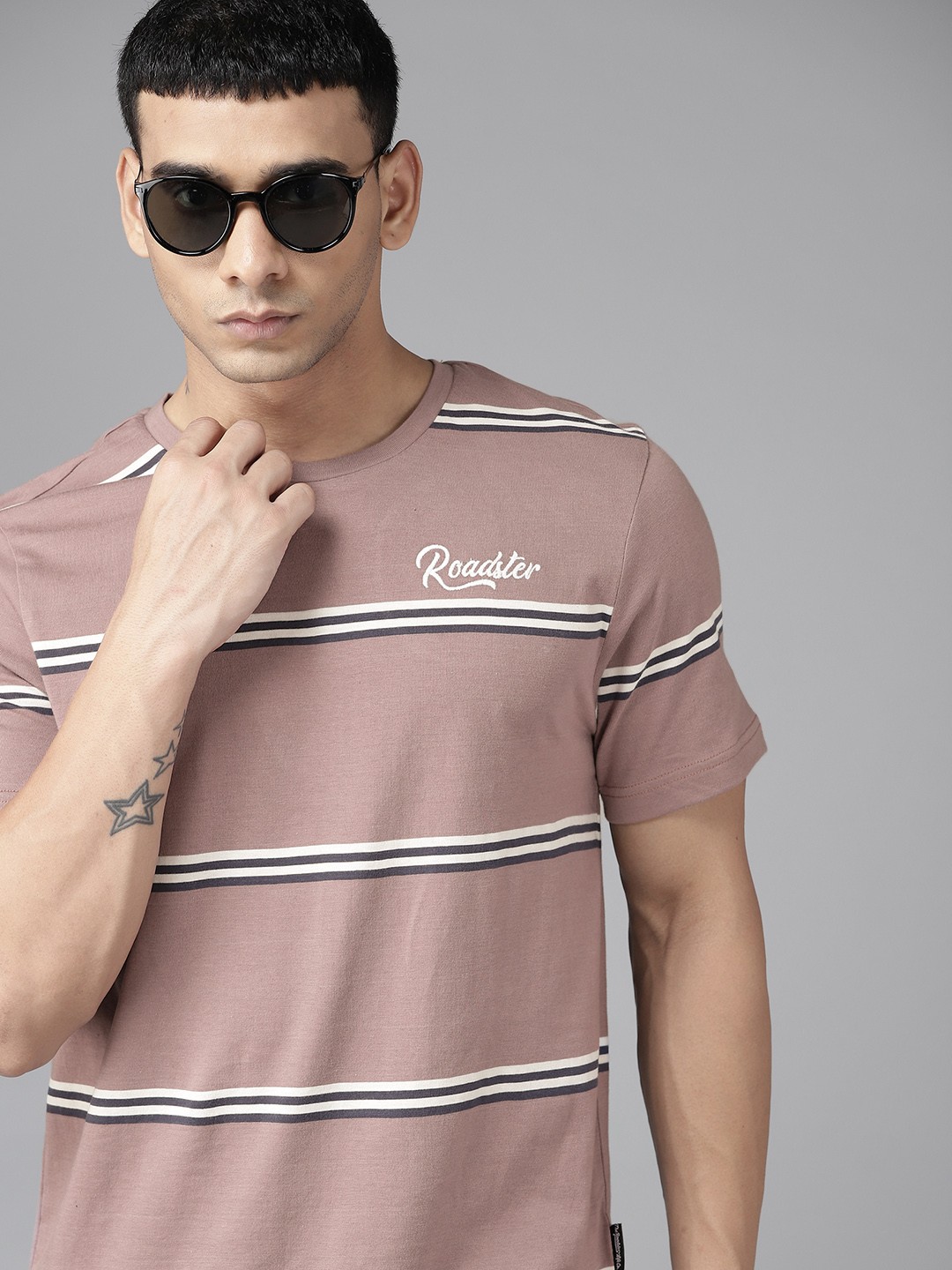 

Roadster Men Mauve Striped Pure Cotton T-shirt