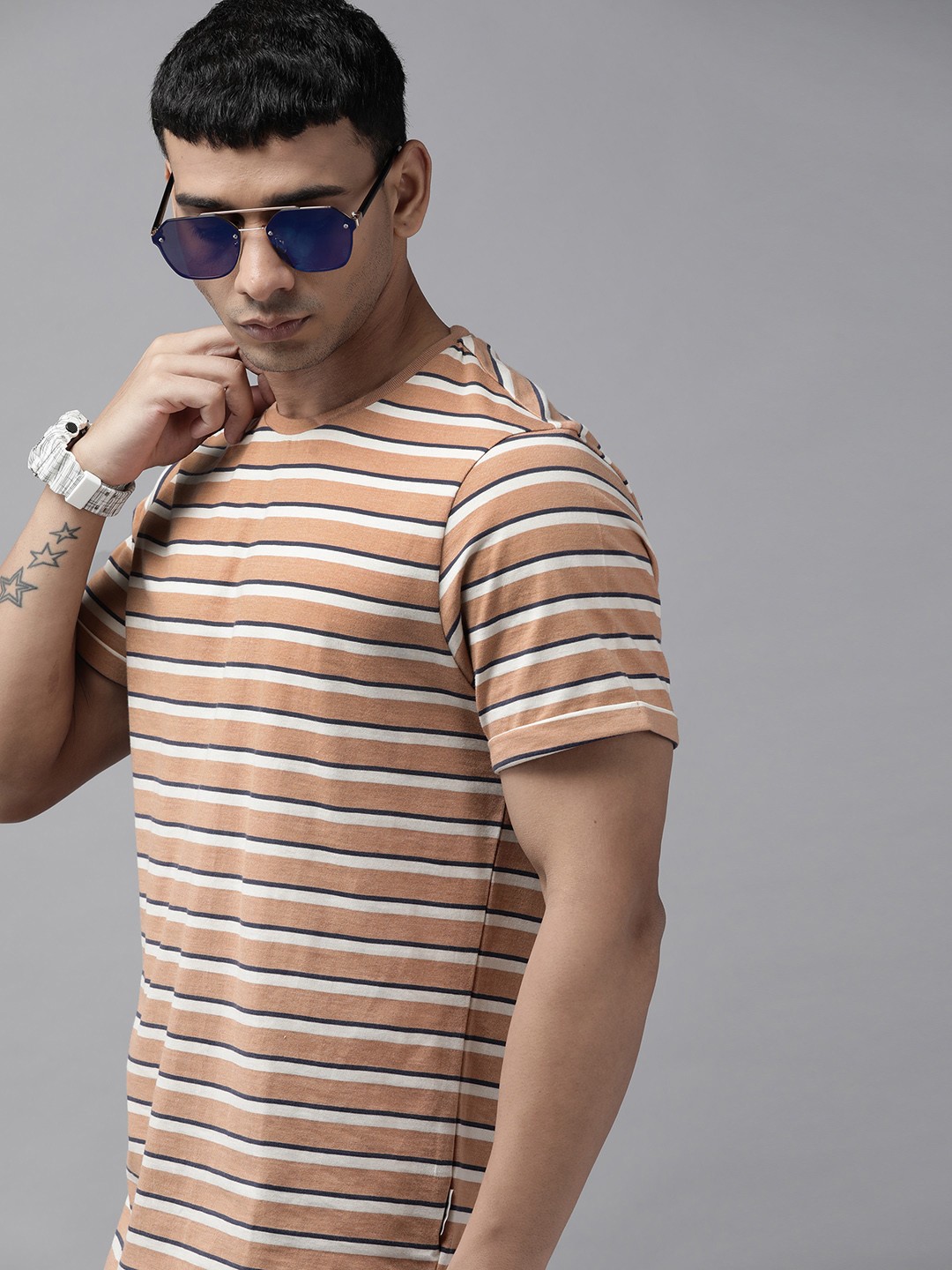 

Roadster Men Brown & Cream-Coloured Striped Pure Cotton T-shirt with Mask