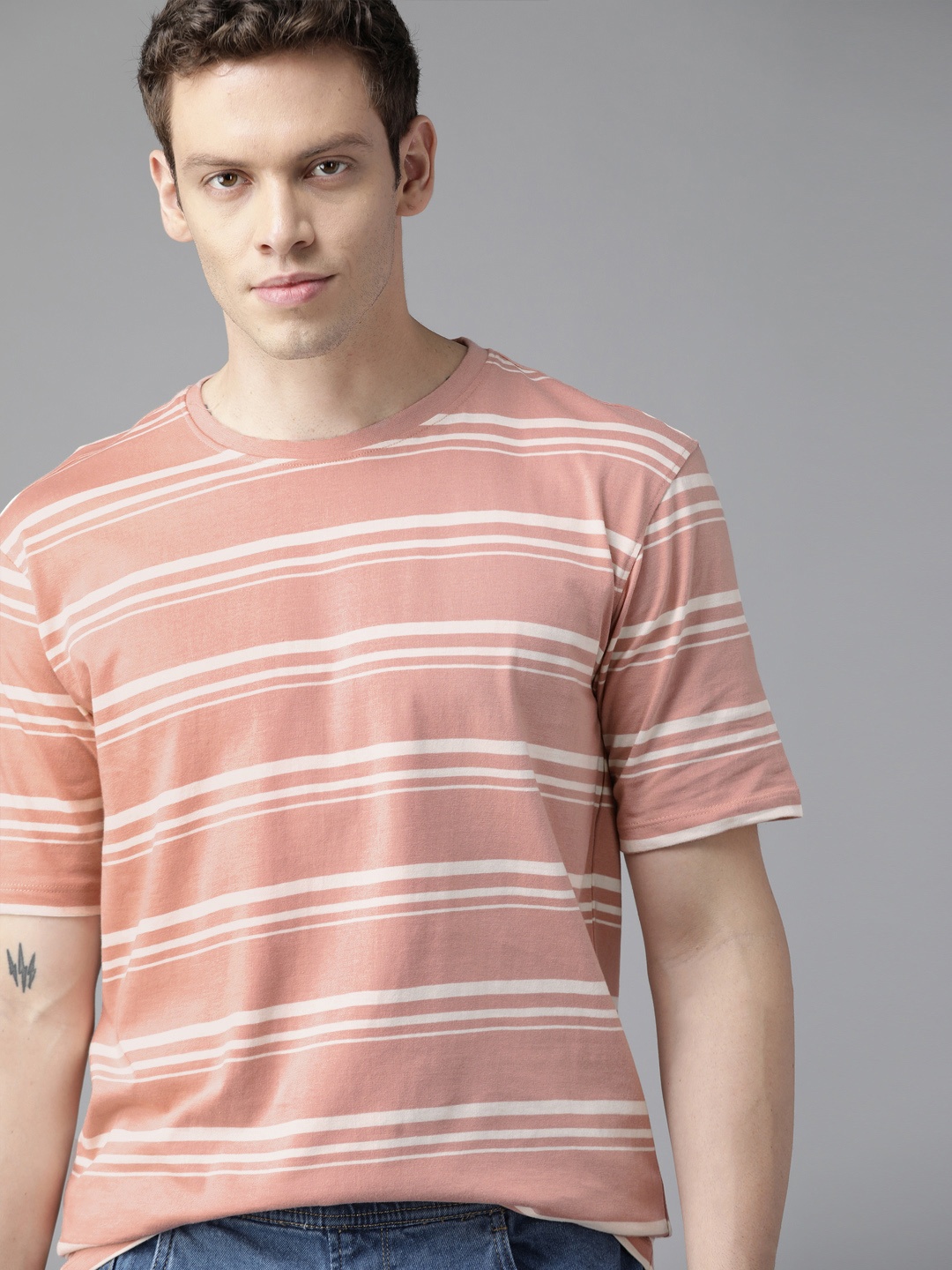 

Roadster Men Peach-Coloured & Off White Striped Pure Cotton T-shirt