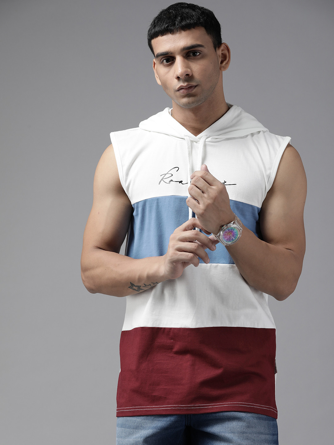 

Roadster Men White & Blue Colourblocked T-shirt