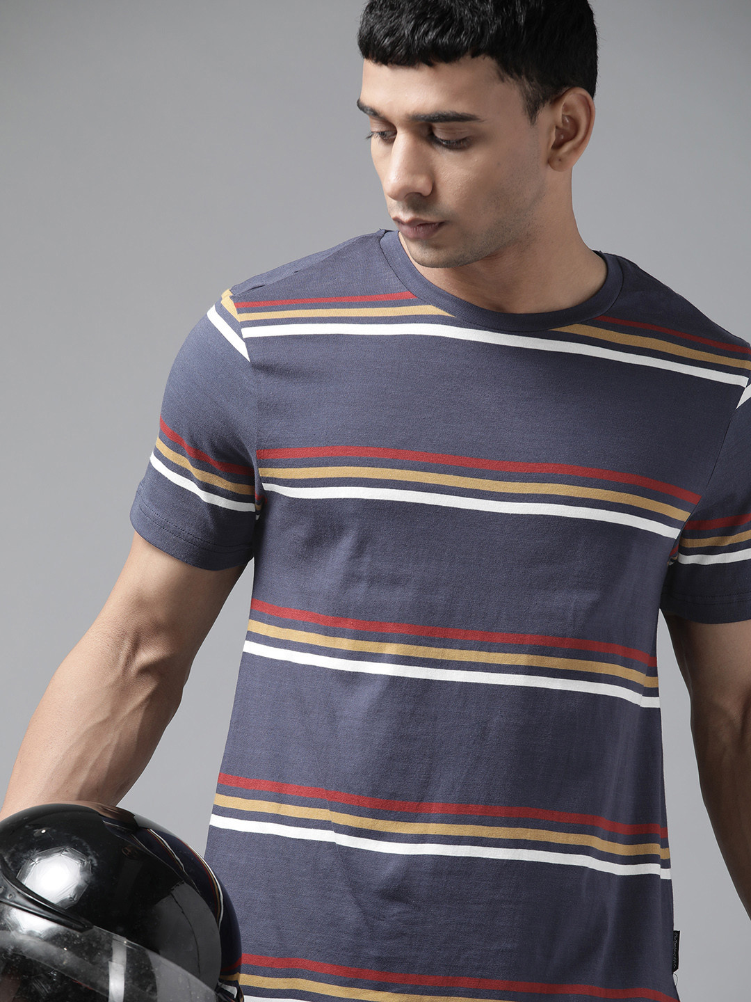 

Roadster Men Navy Blue & Red Striped Pure Cotton T-shirt