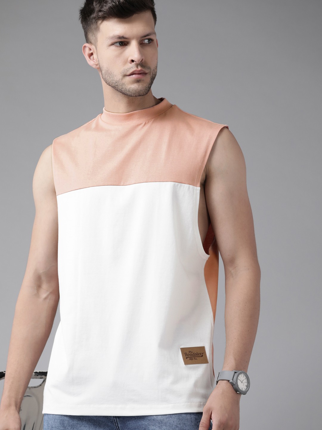 

Roadster Men Peach-Coloured & White Colourblocked T-shirt