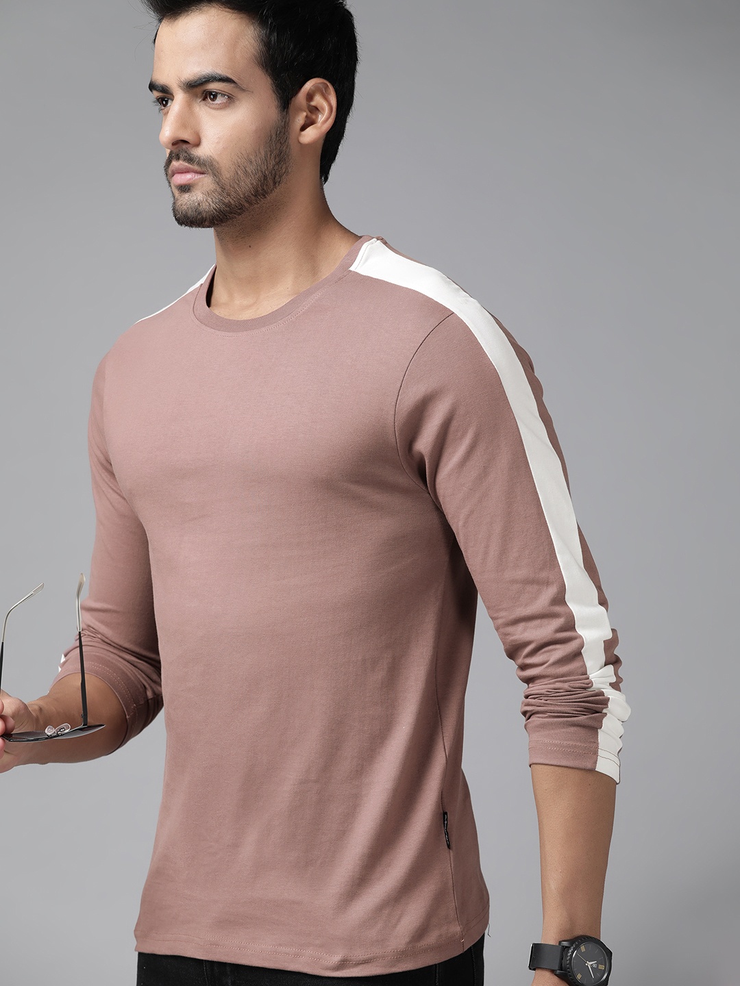 

Roadster Men Mauve Solid Pure Cotton T-shirt