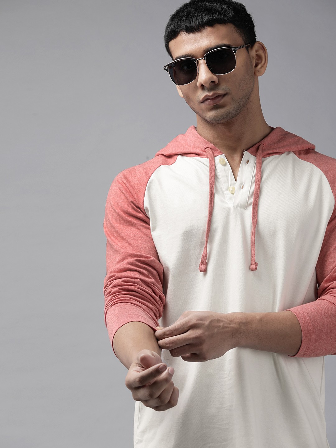 

Roadster Men White & Pink Colourblocked Pure Cotton T-shirt