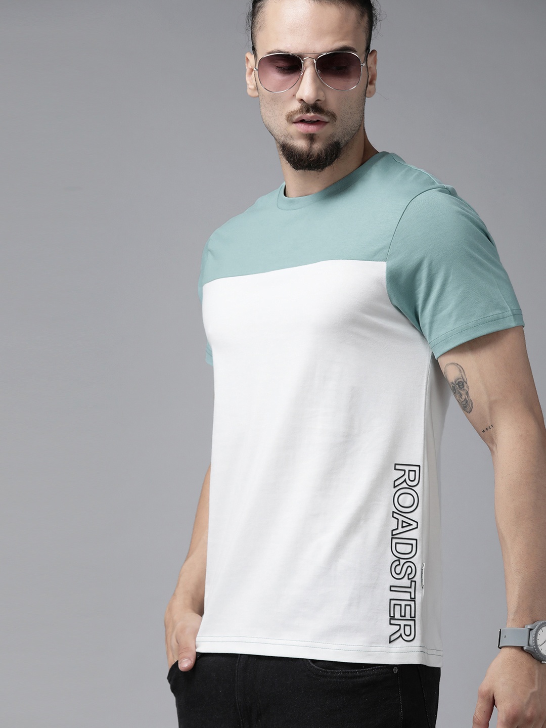 

Roadster Men Green & White Colourblocked Pure Cotton T-shirt