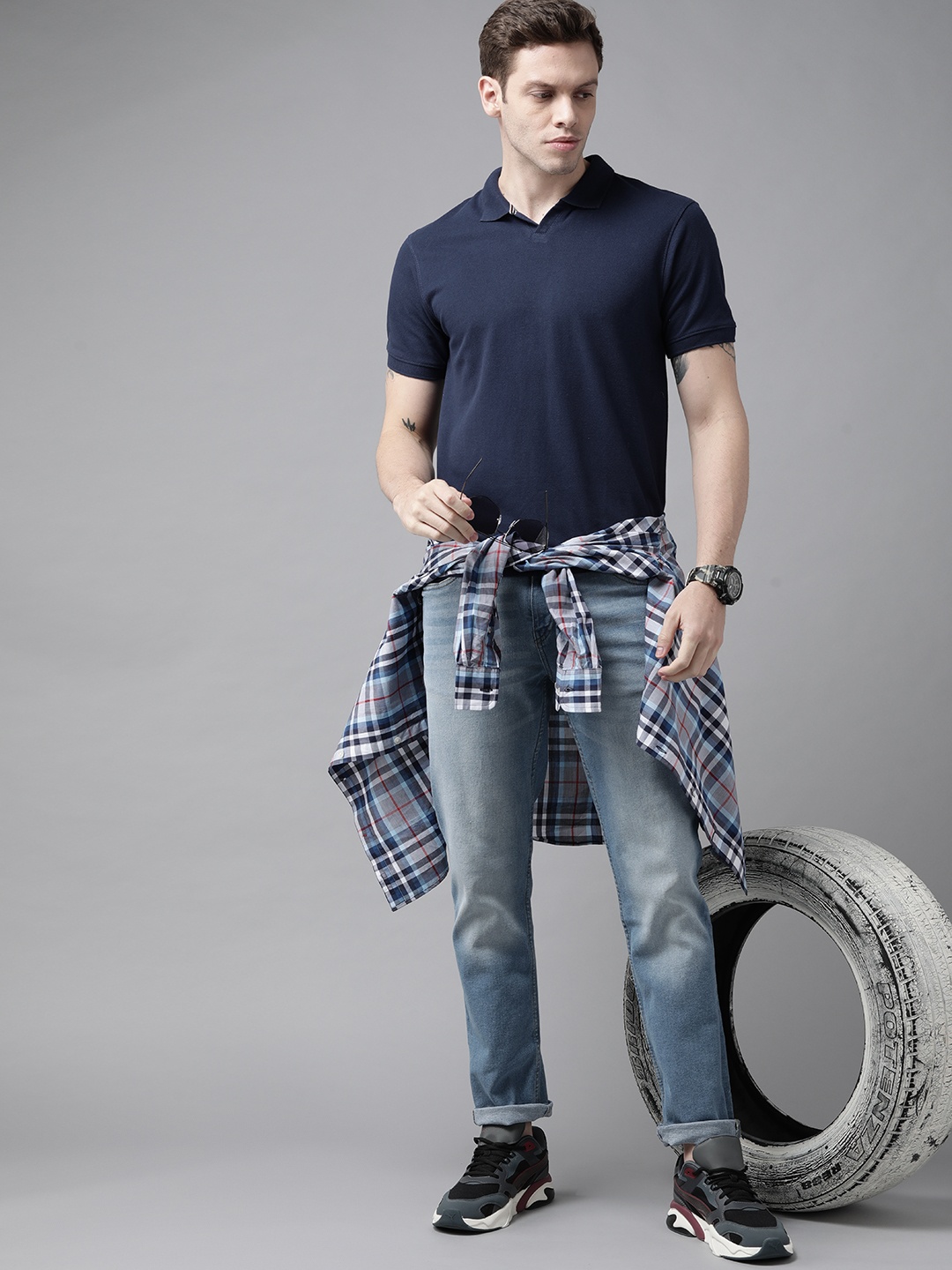 

Roadster Men Navy Blue Spread Collar Pure Cotton T-shirt