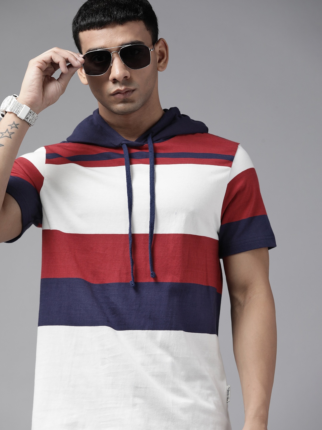

Roadster Men White & Maroon Colourblocked Pure Cotton T-shirt