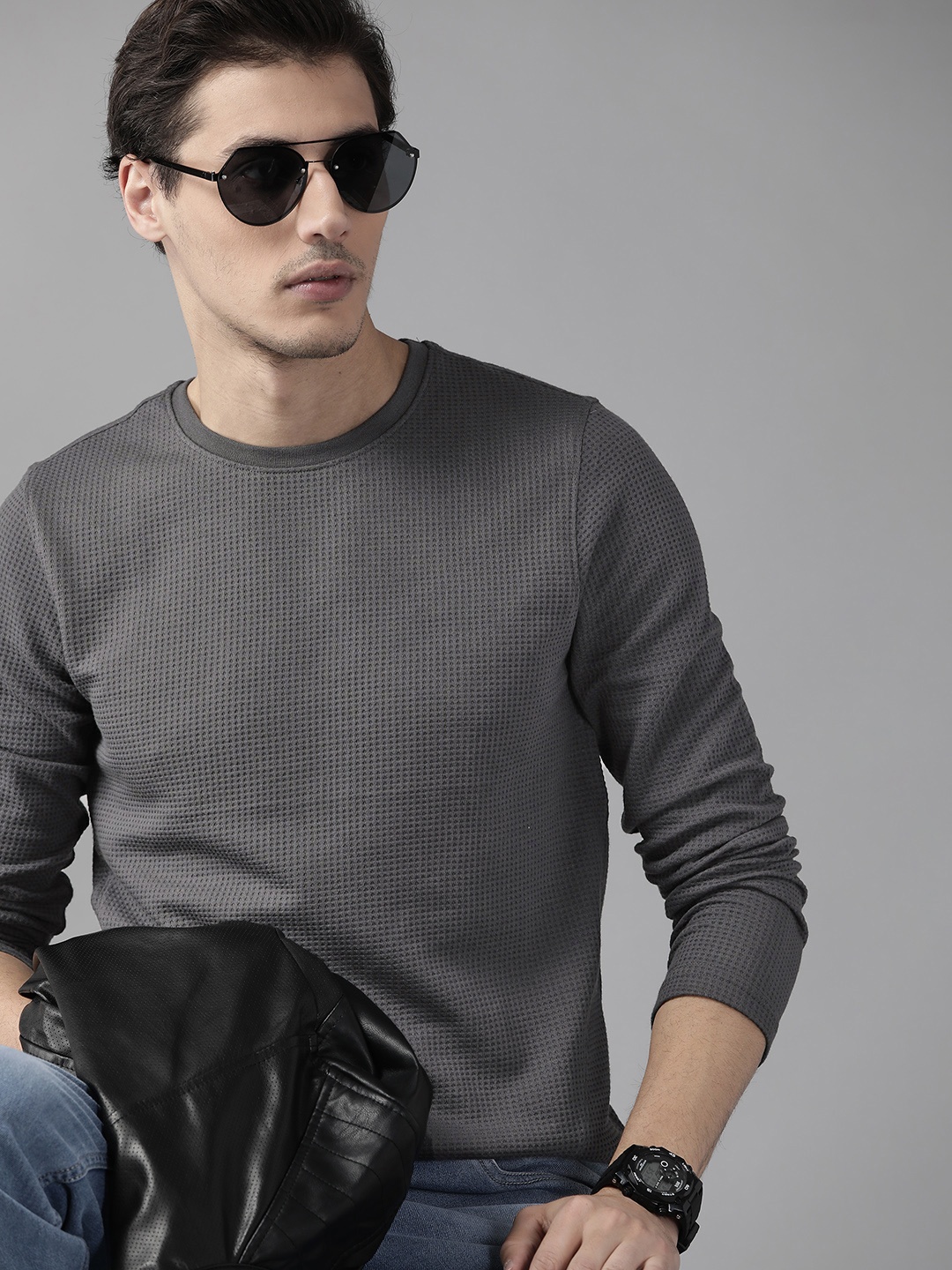 

The Roadster Lifestyle Co Men Charcoal Grey Waffle Texture T-shirt