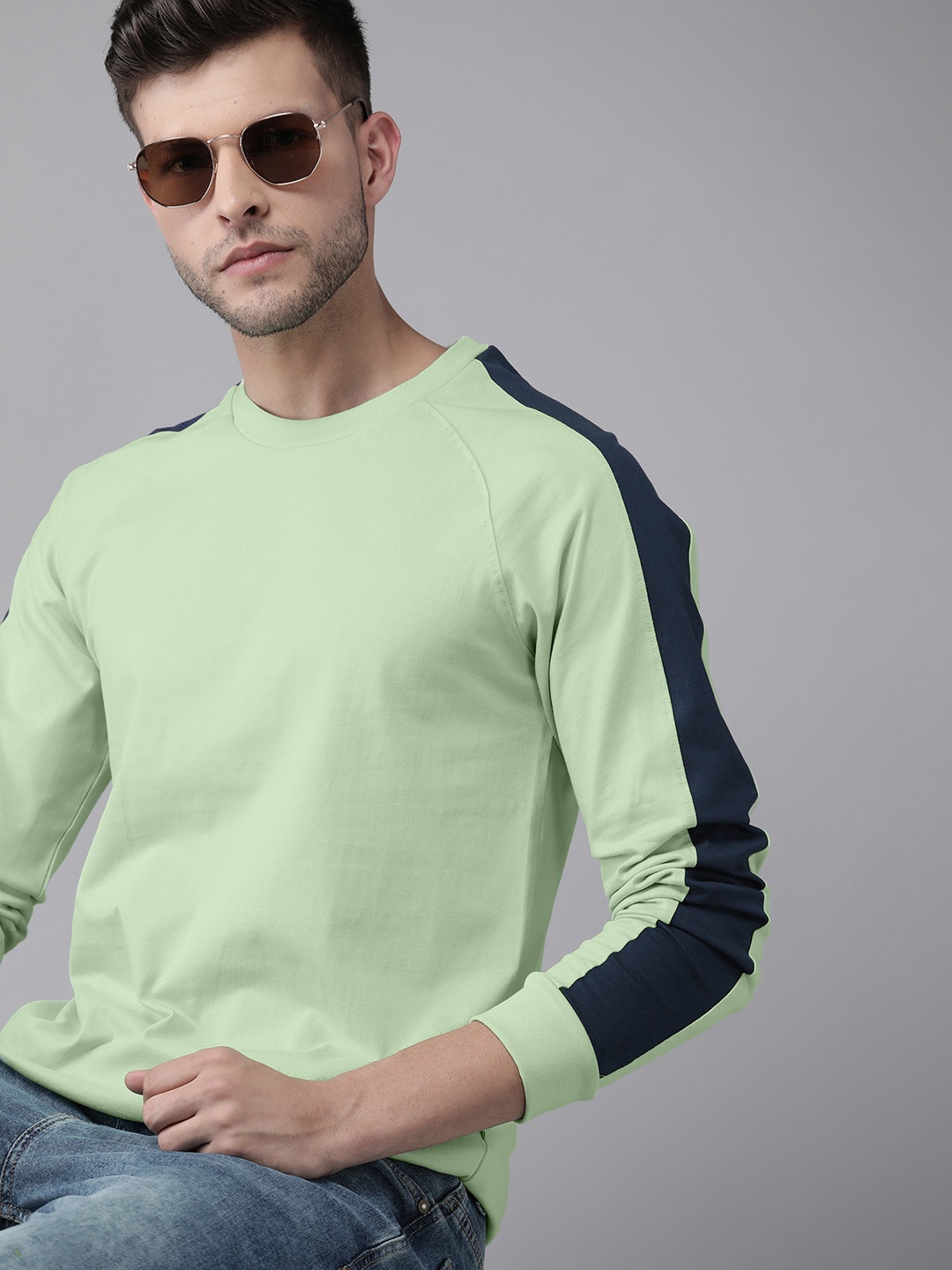 

Roadster Men Green Pure Cotton Solid T-shirt