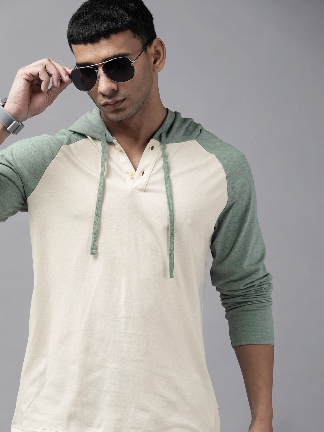 

Roadster Men Off White & Olive Green Colourblocked Pure Cotton T-shirt