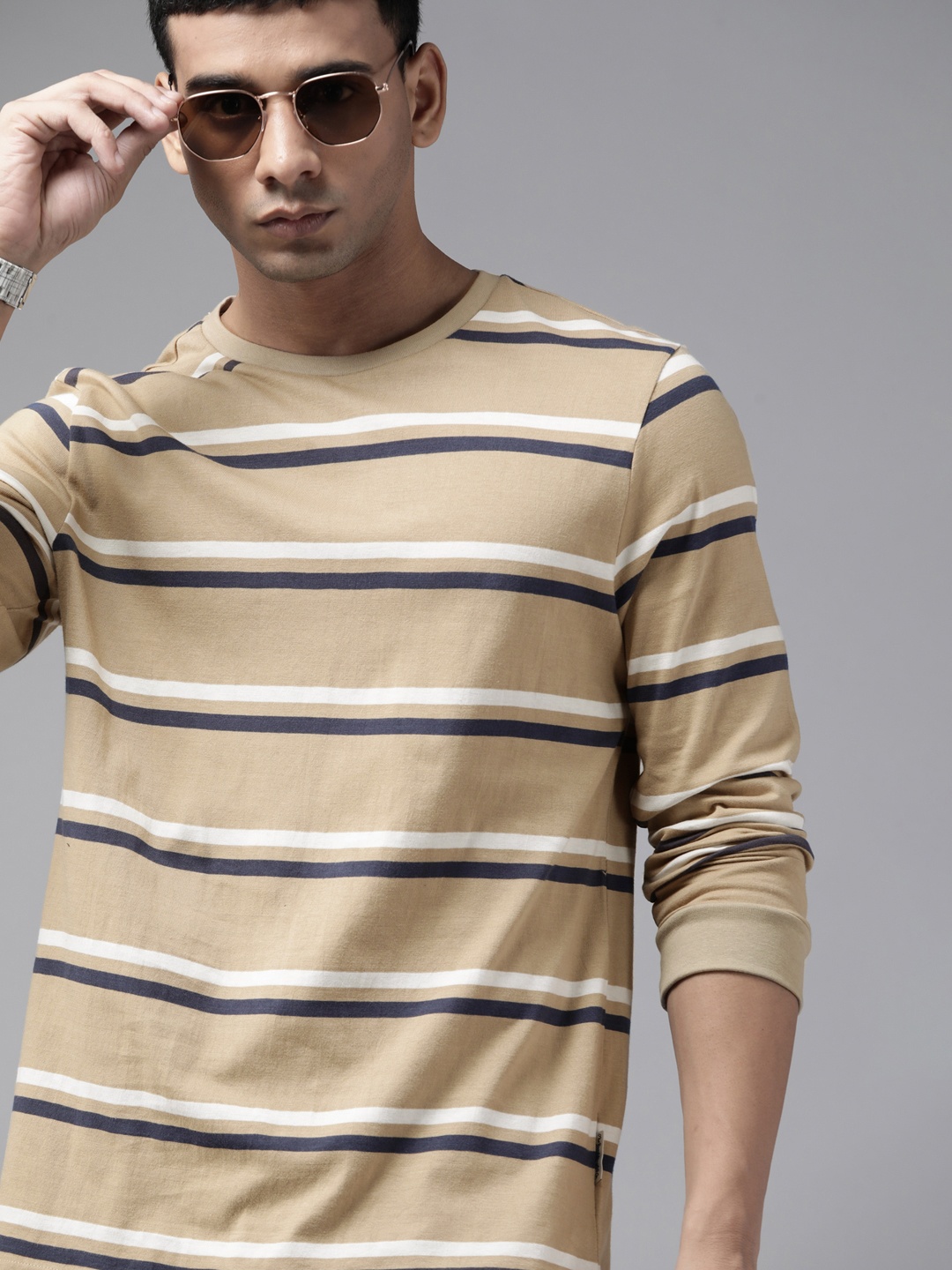 

Roadster Men Beige & Navy Blue Striped Pure Cotton T-shirt