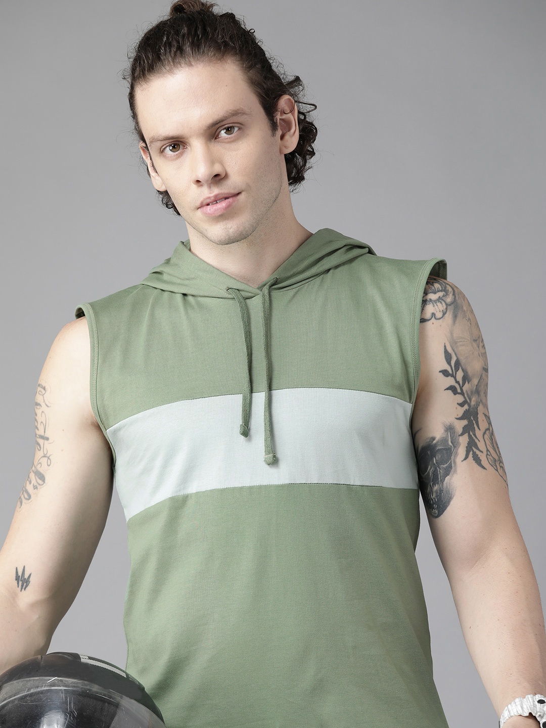 

Roadster Men Green Striped Pure Cotton T-shirt