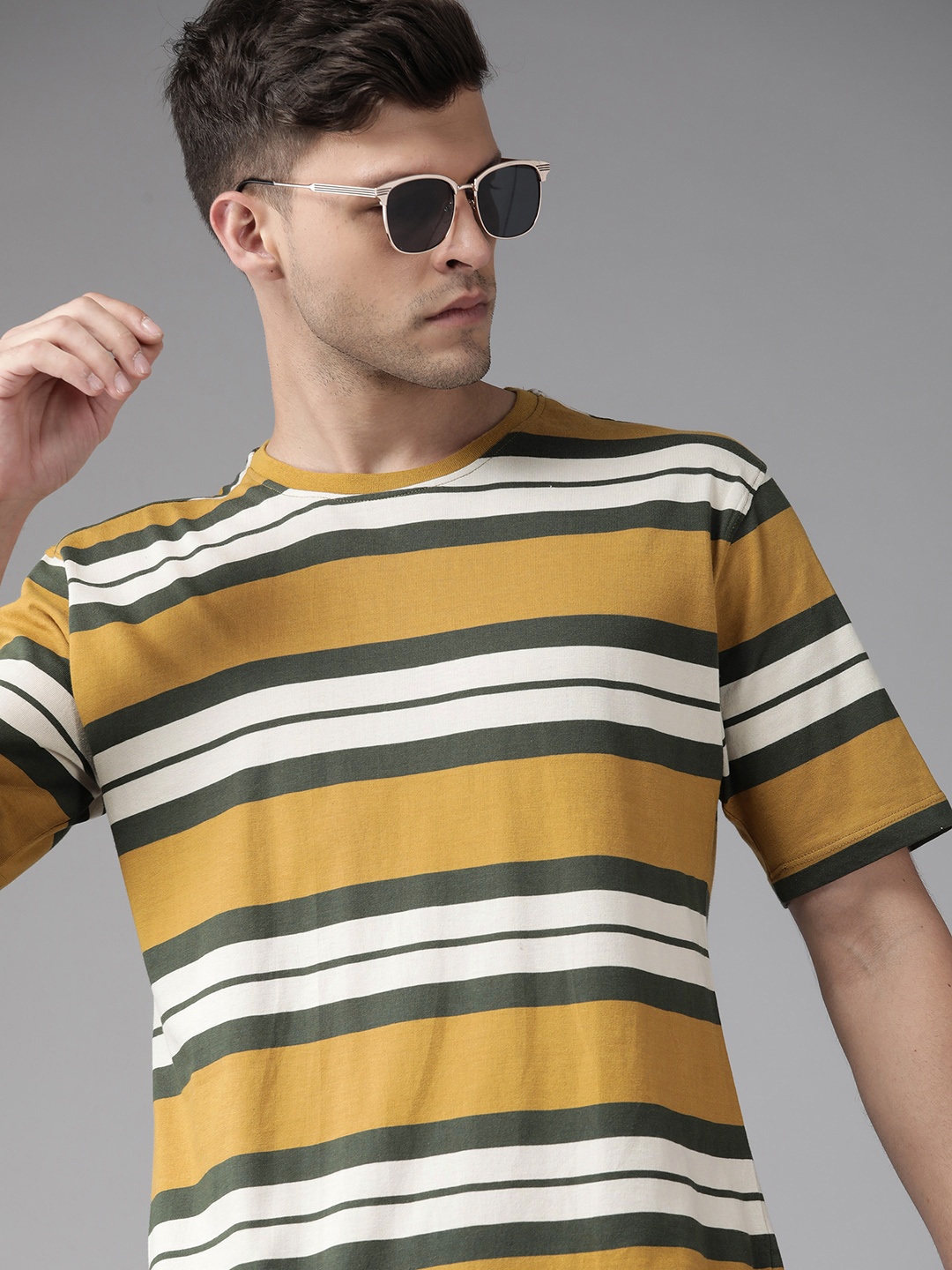 

Roadster Men Mustard Yellow & Olive Green Pure Cotton Striped Pure Cotton T-shirt