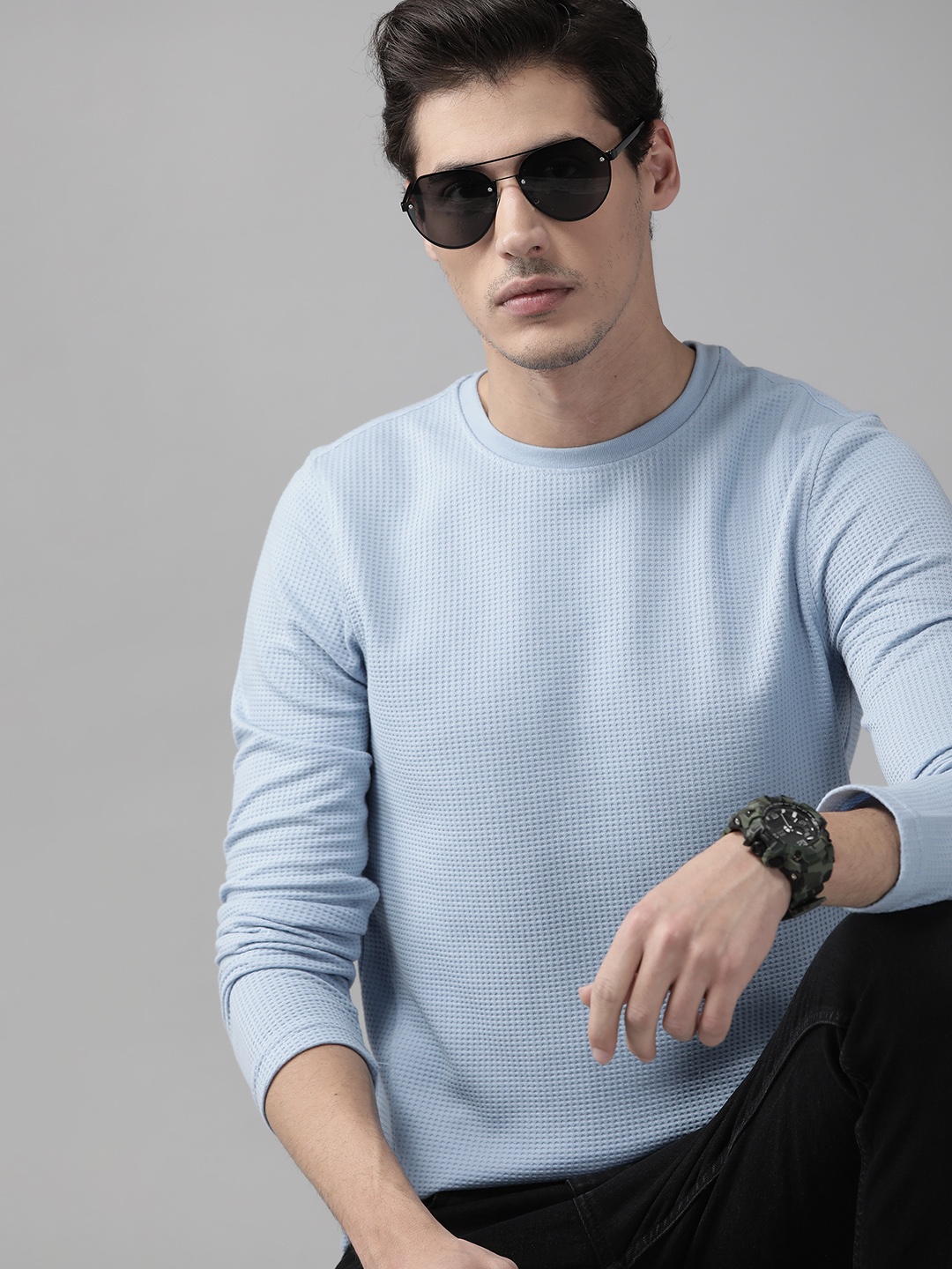 

The Roadster Lifestyle Co Men Blue Waffle Texture T-shirt
