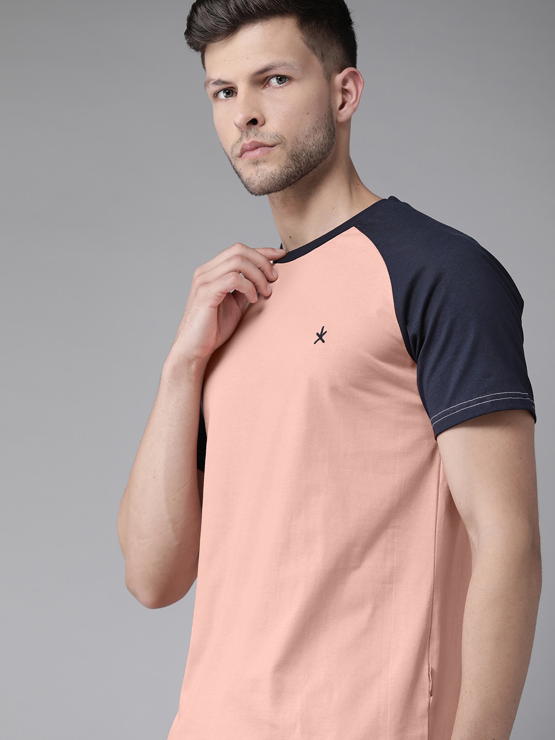 

Roadster Men Peach-Coloured & Navy Blue Pure Cotton Solid T-shirt