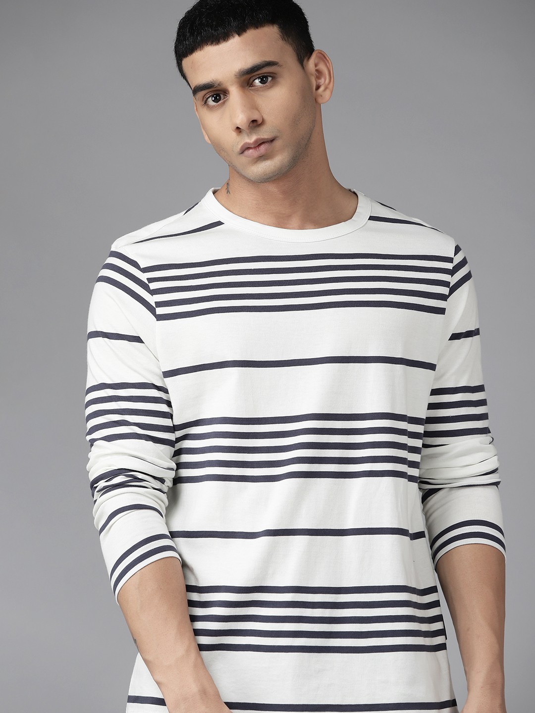 

Roadster Men Off White & Navy Blue Striped Pure Cotton T-shirt