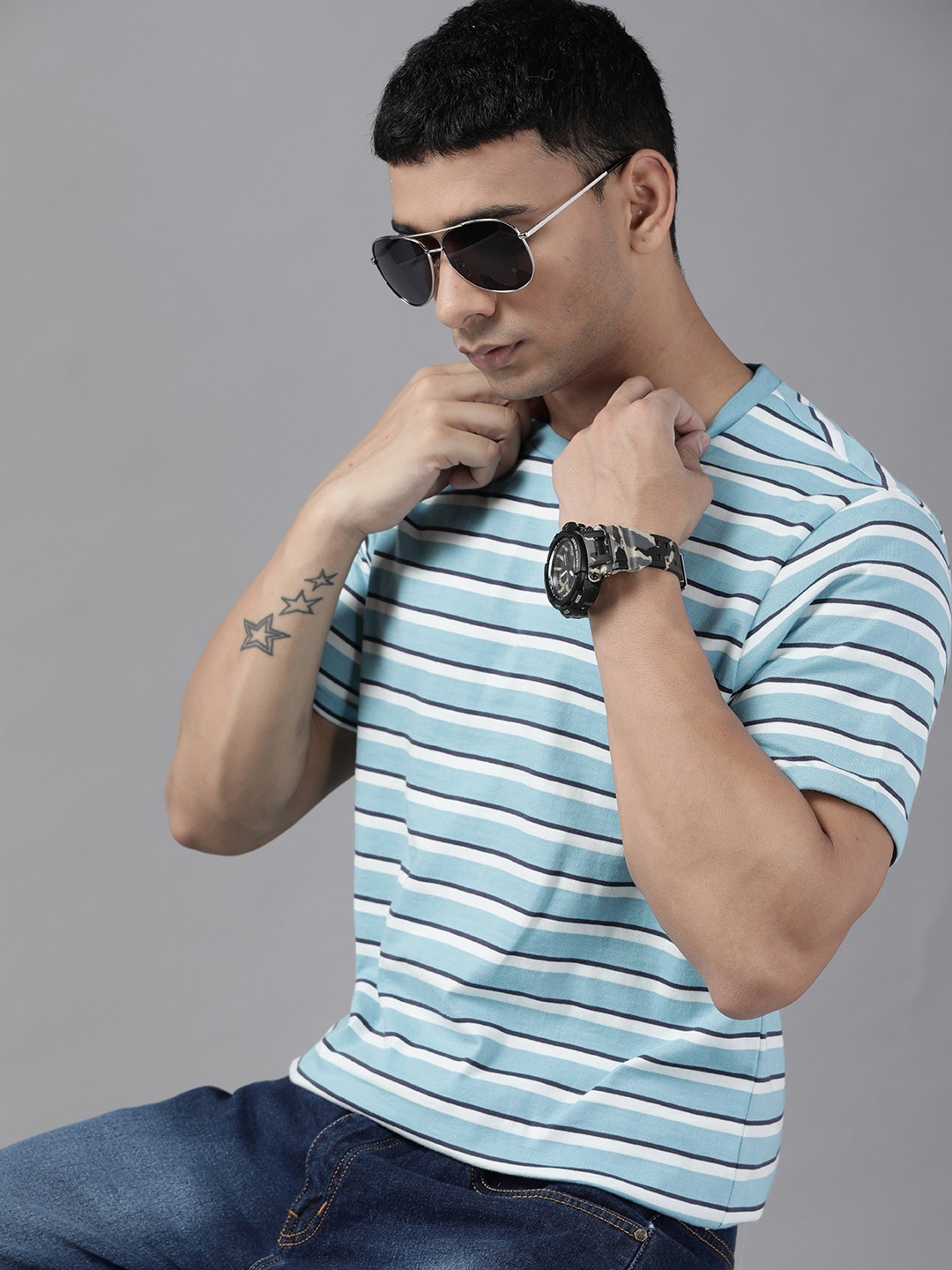 

Roadster Men White & Blue Striped T-shirt