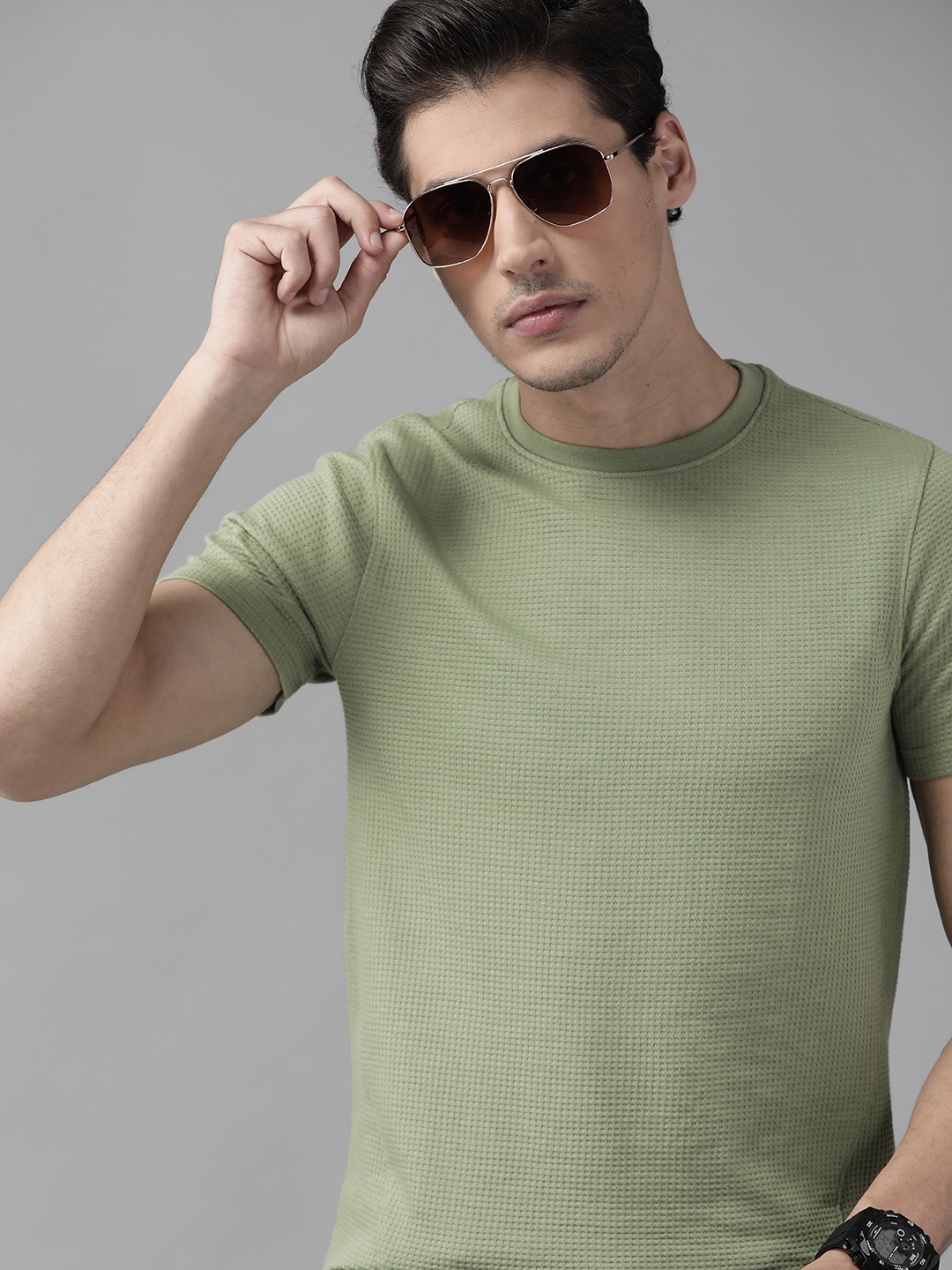 

The Roadster Lifestyle Co Men Olive Green Waffle Texture T-shirt