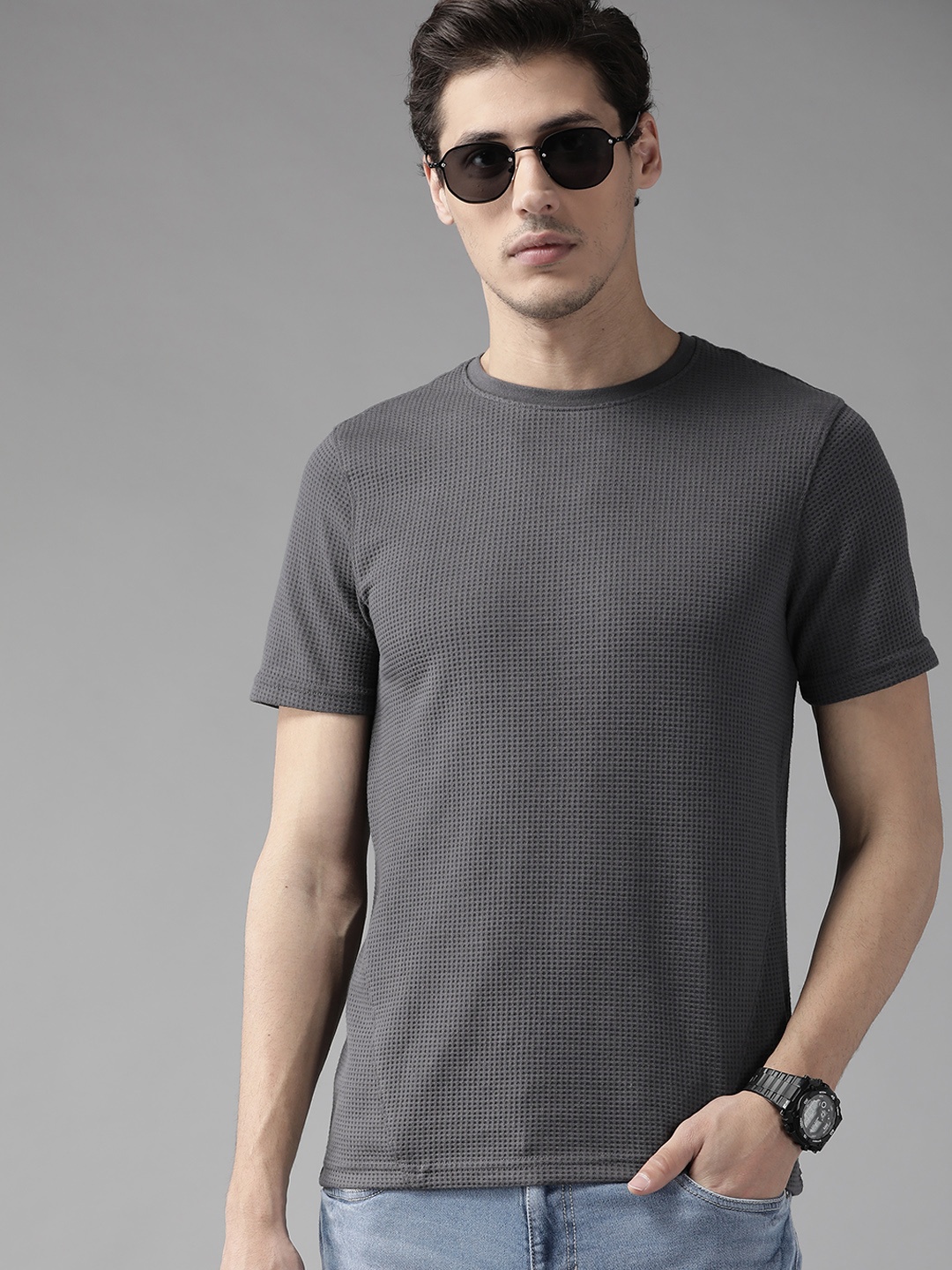 

The Roadster Lifestyle Co Men Charcoal Grey Waffle Texture T-shirt