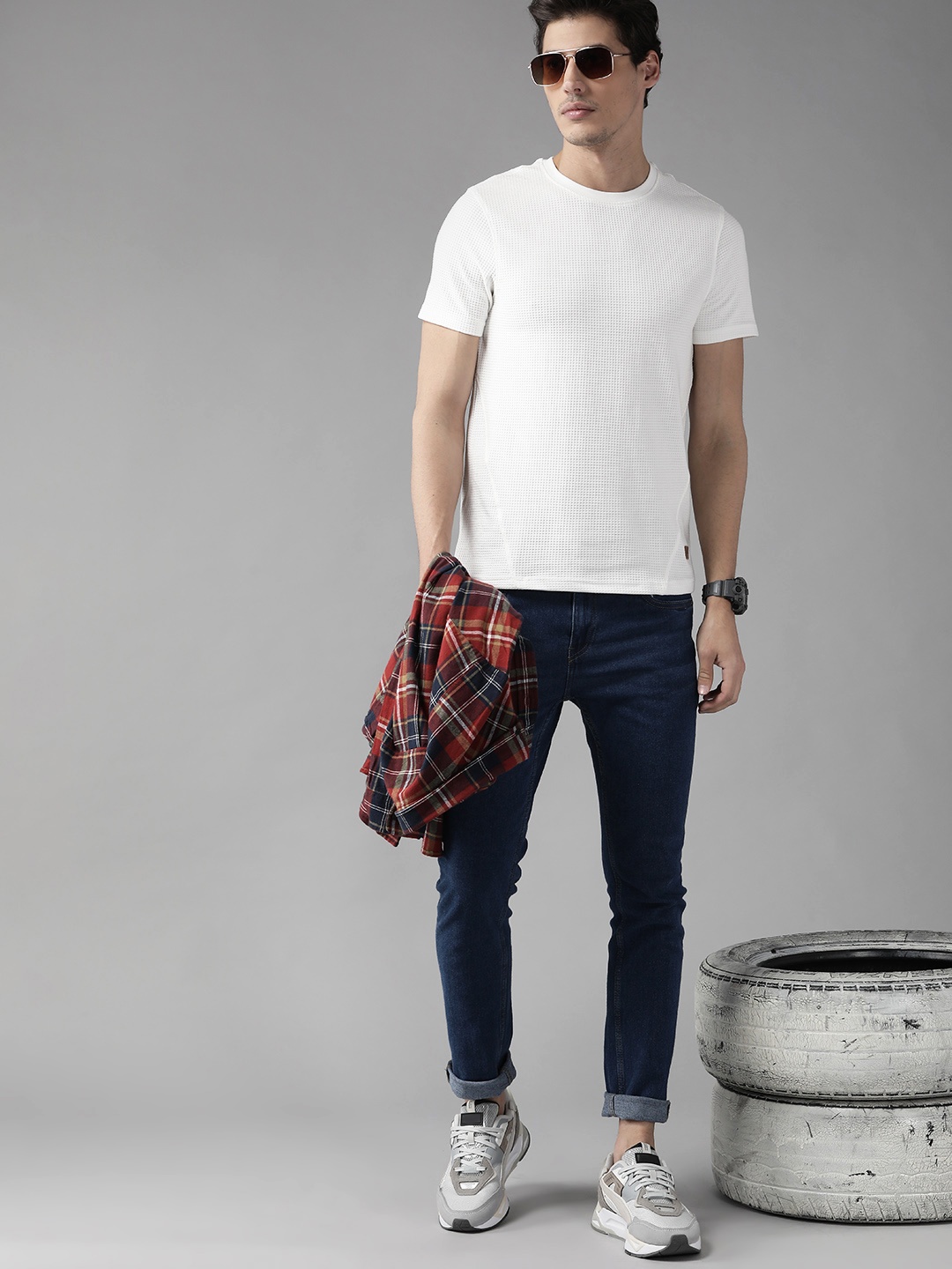 

The Roadster Lifestyle Co Men White Waffle Texture T-shirt