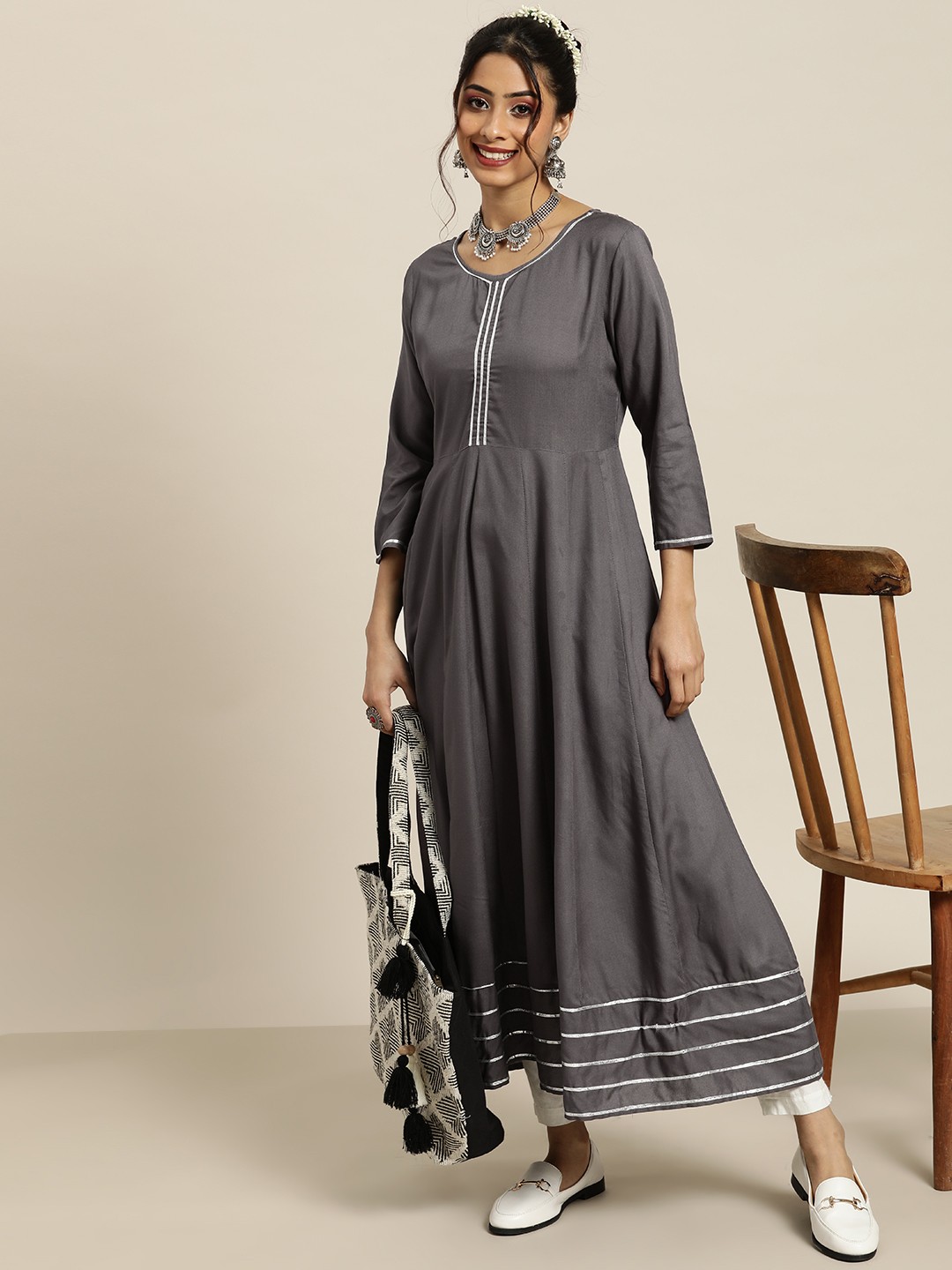 

Sangria Women Grey Solid Gotta Patti Panelled Cotton Anarkali Kurta