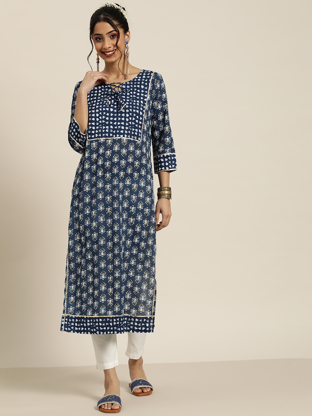 

Sangria Women Blue & White Ethnic Motifs Printed Cotton Gotta Patti Straight Kurta