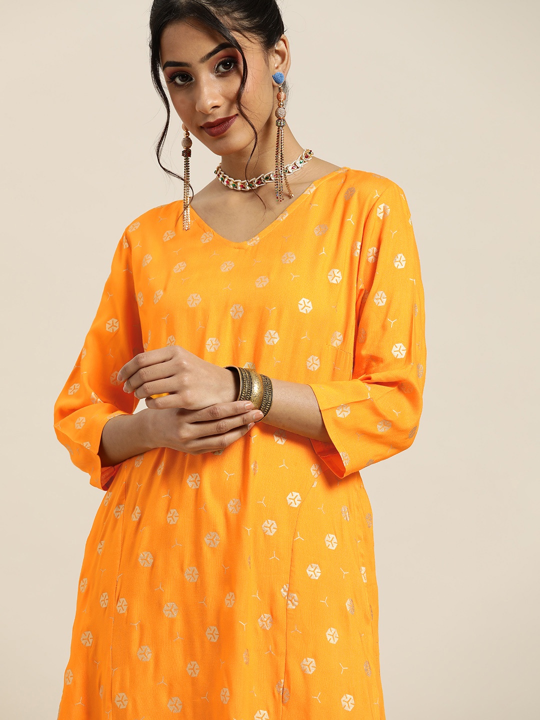 

Sangria Women Yellow & Gold Geometric Printed Straight Kurta