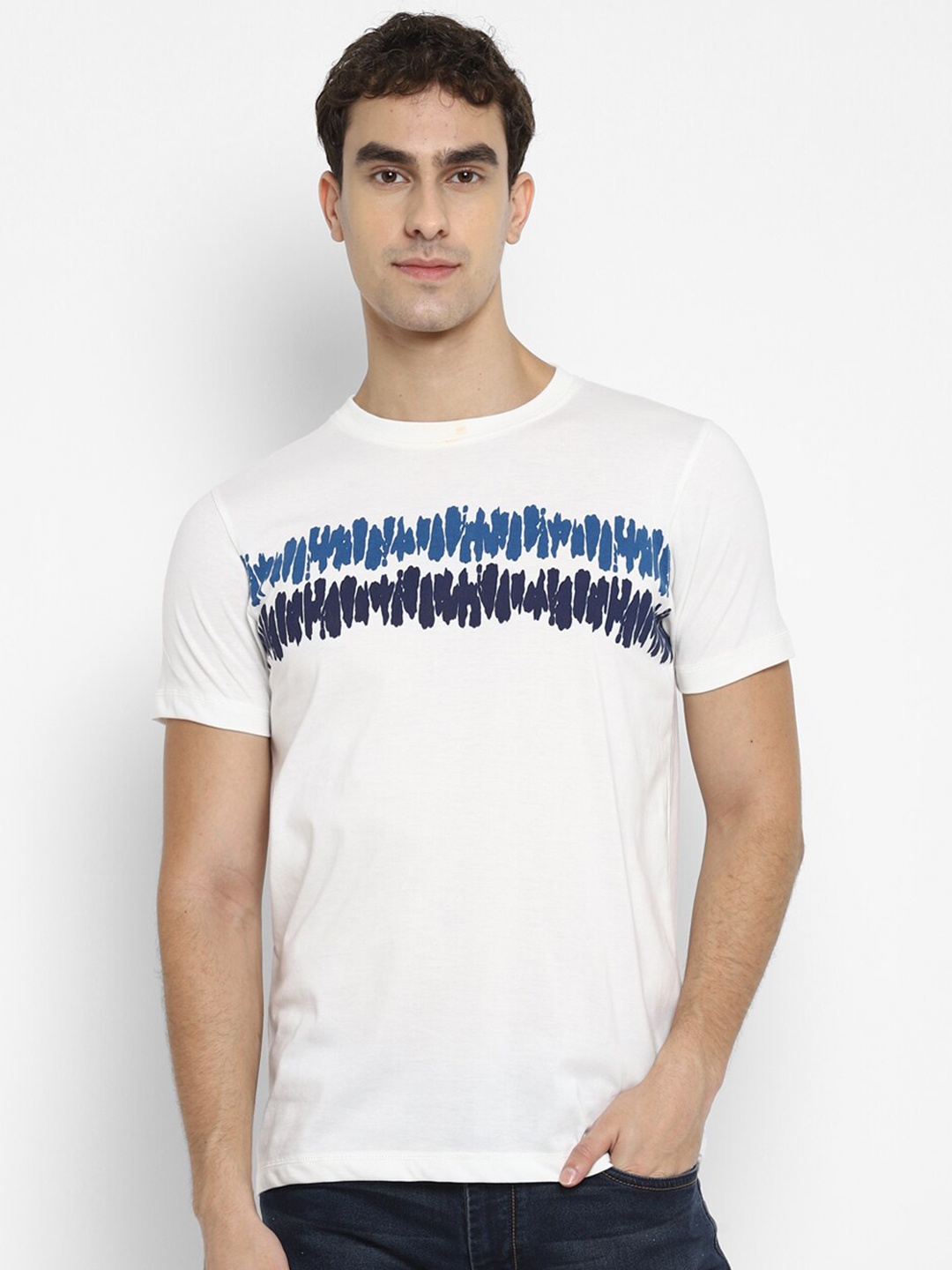 

Red Chief Men White & Blue Graphic Printed Regular Fit Cotton T-shirt