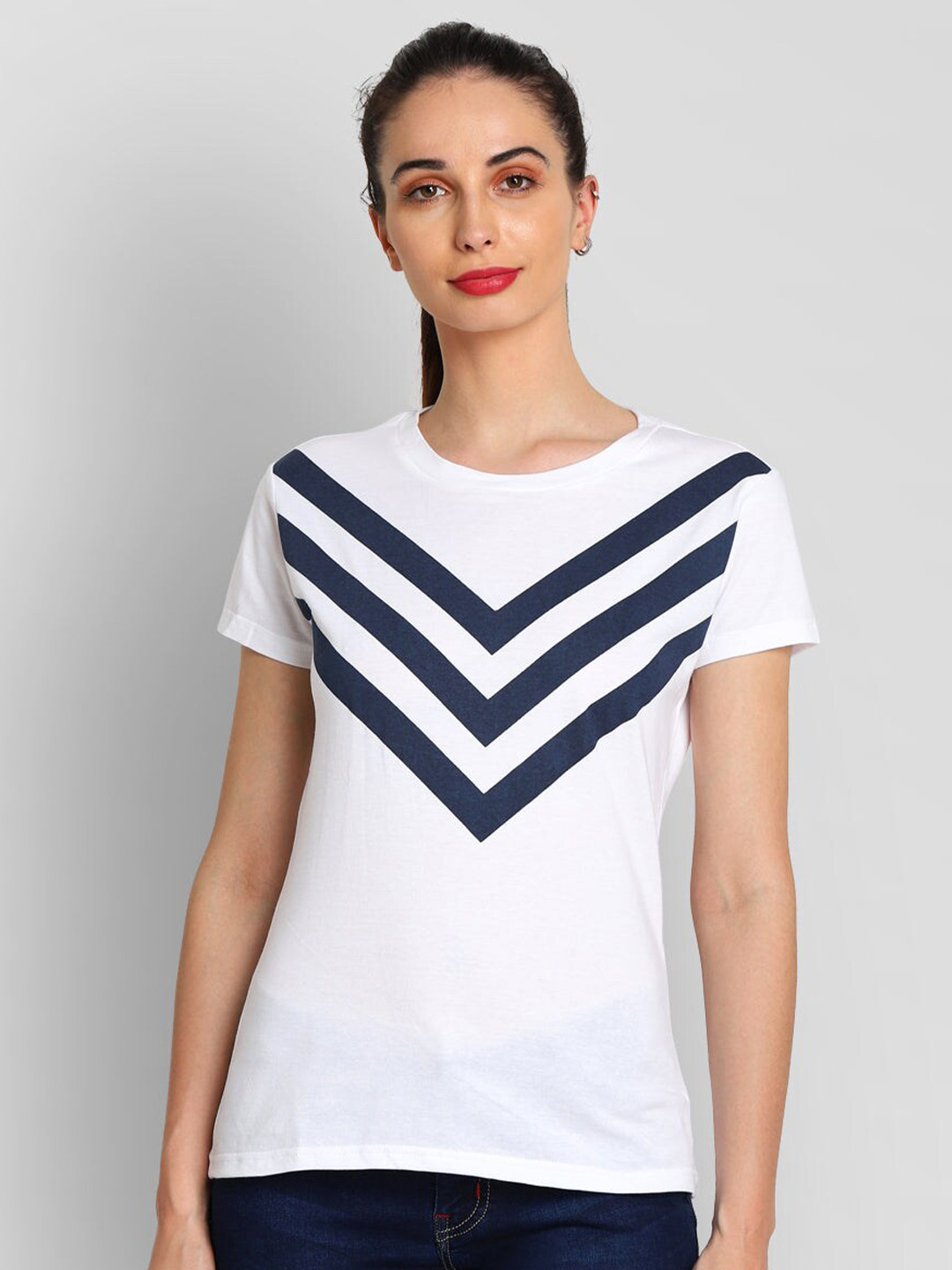 

JUMP USA Women White & Navy Blue Pure Cotton Striped Regular Fit T-shirt