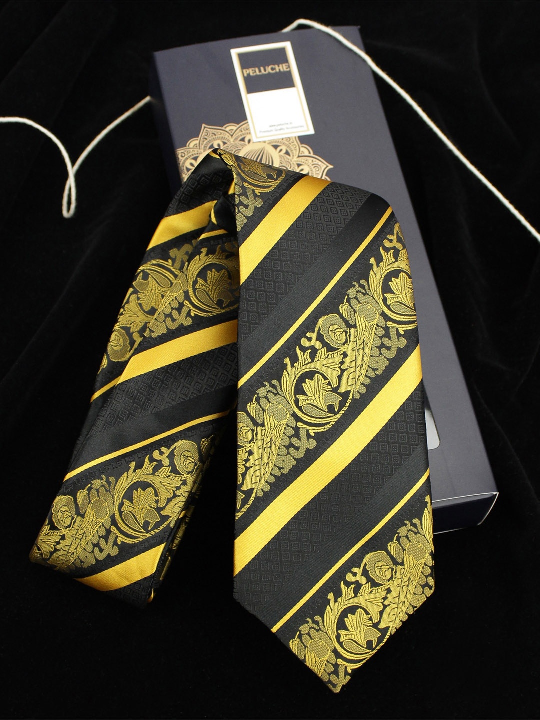 

PELUCHE Unisex Blue & Yellow Printed Broad Tie